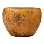 A Chinese yellow glazed jardinière, relief carved with a Qianlong mark, 20thC, H 14,5 cm