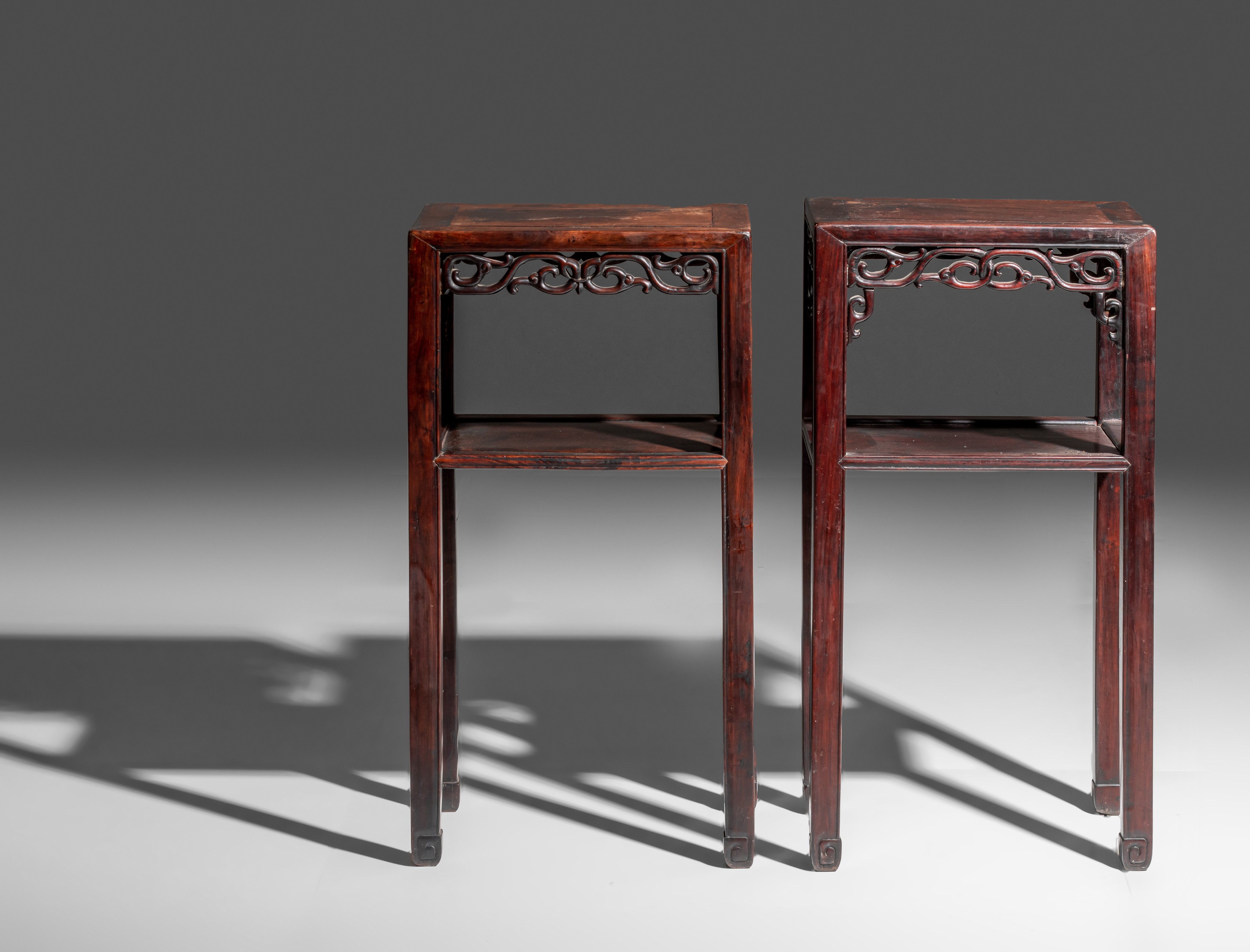 A pair of Chinese rosewood high stands, late Qing/Republic period, H 79,5 - 81 cm - Image 5 of 9