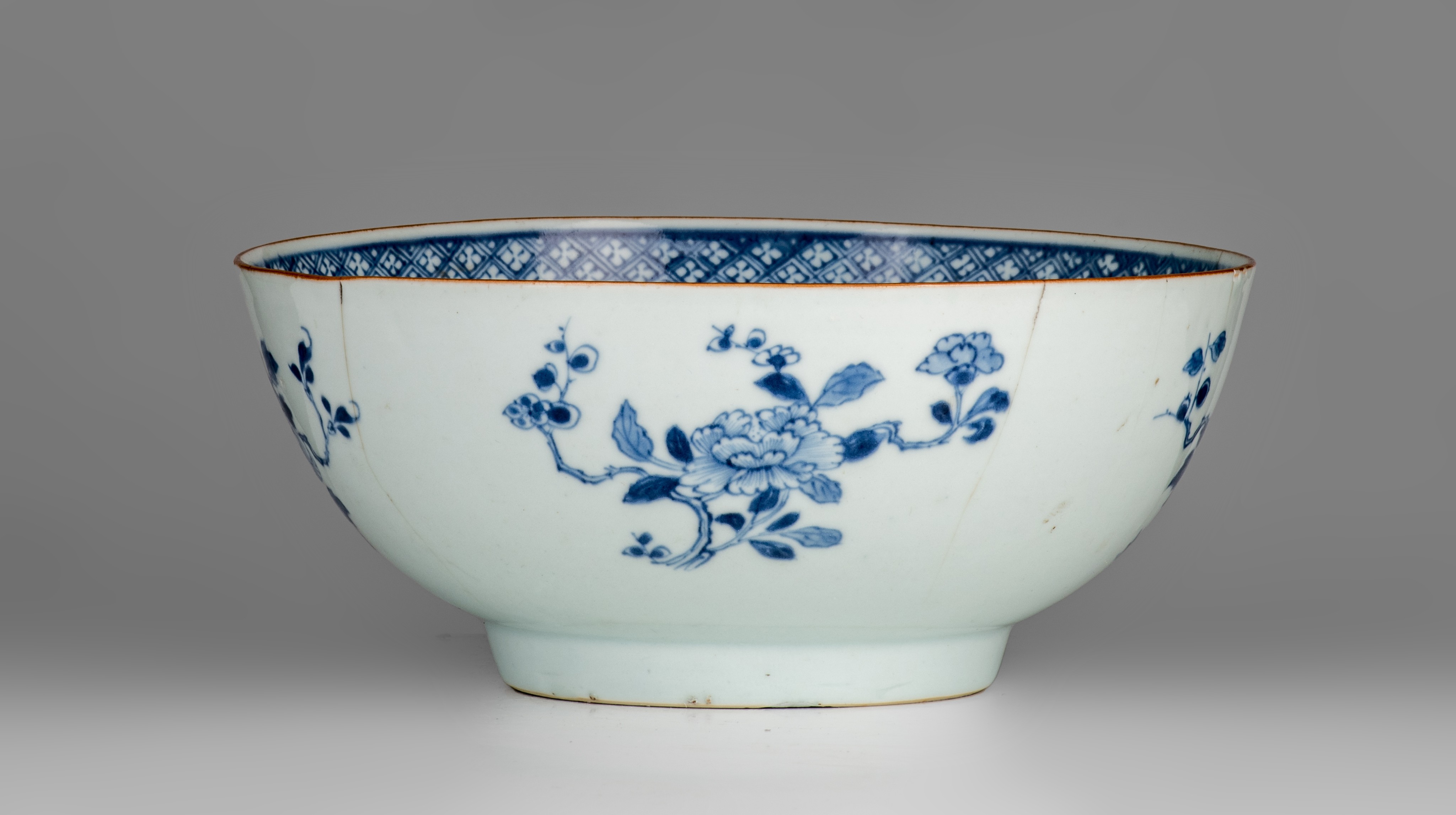 A collection of various Chinese porcelain ware, 18thC and later, largest ø 34,5 cm (5) - Image 12 of 45