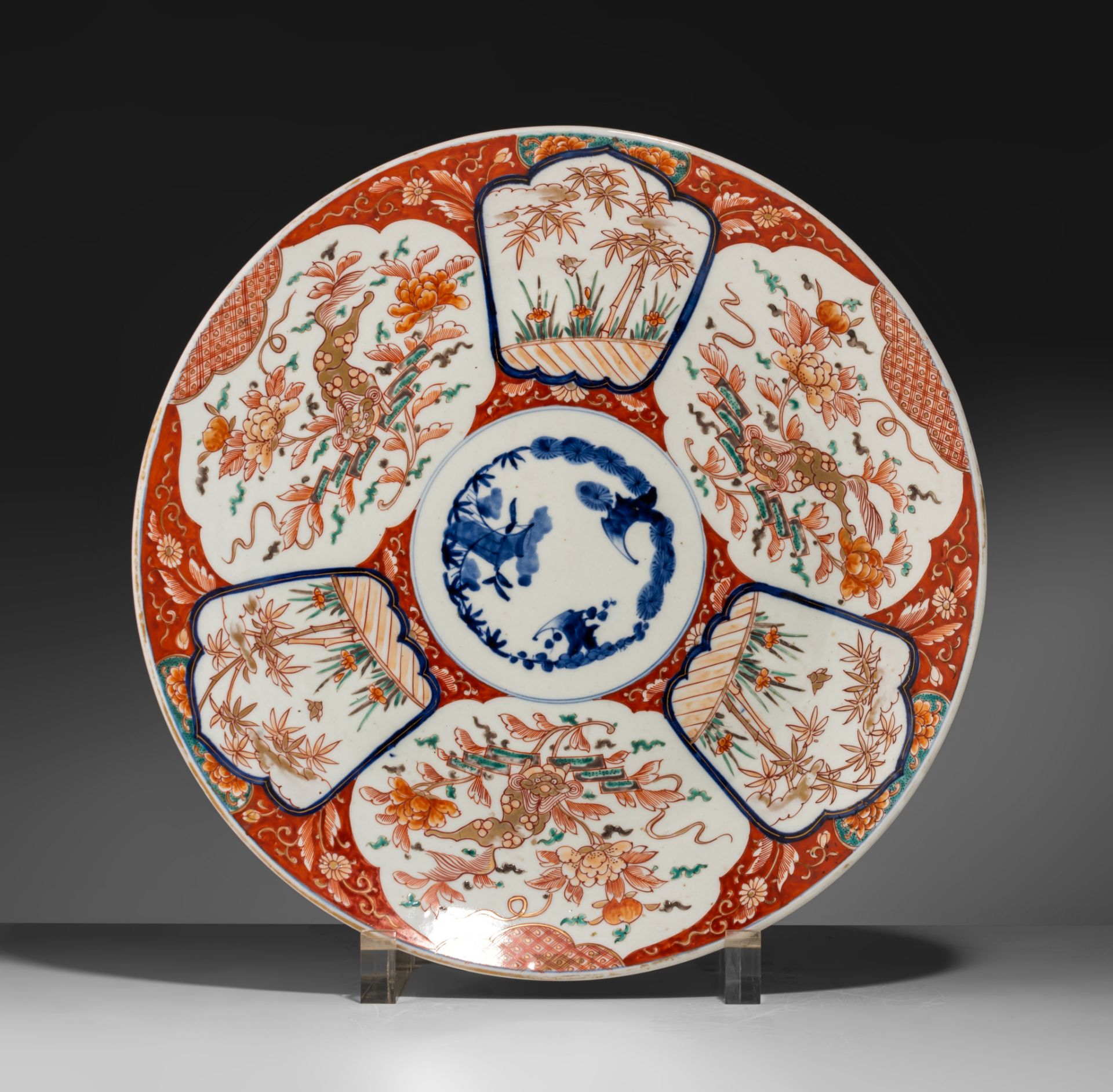 A Japanese Imari charger and a 'Rolled' plate, late 19thC, ø 47,5 (charger) - 22,5 x 18 cm (plate) - Image 2 of 5