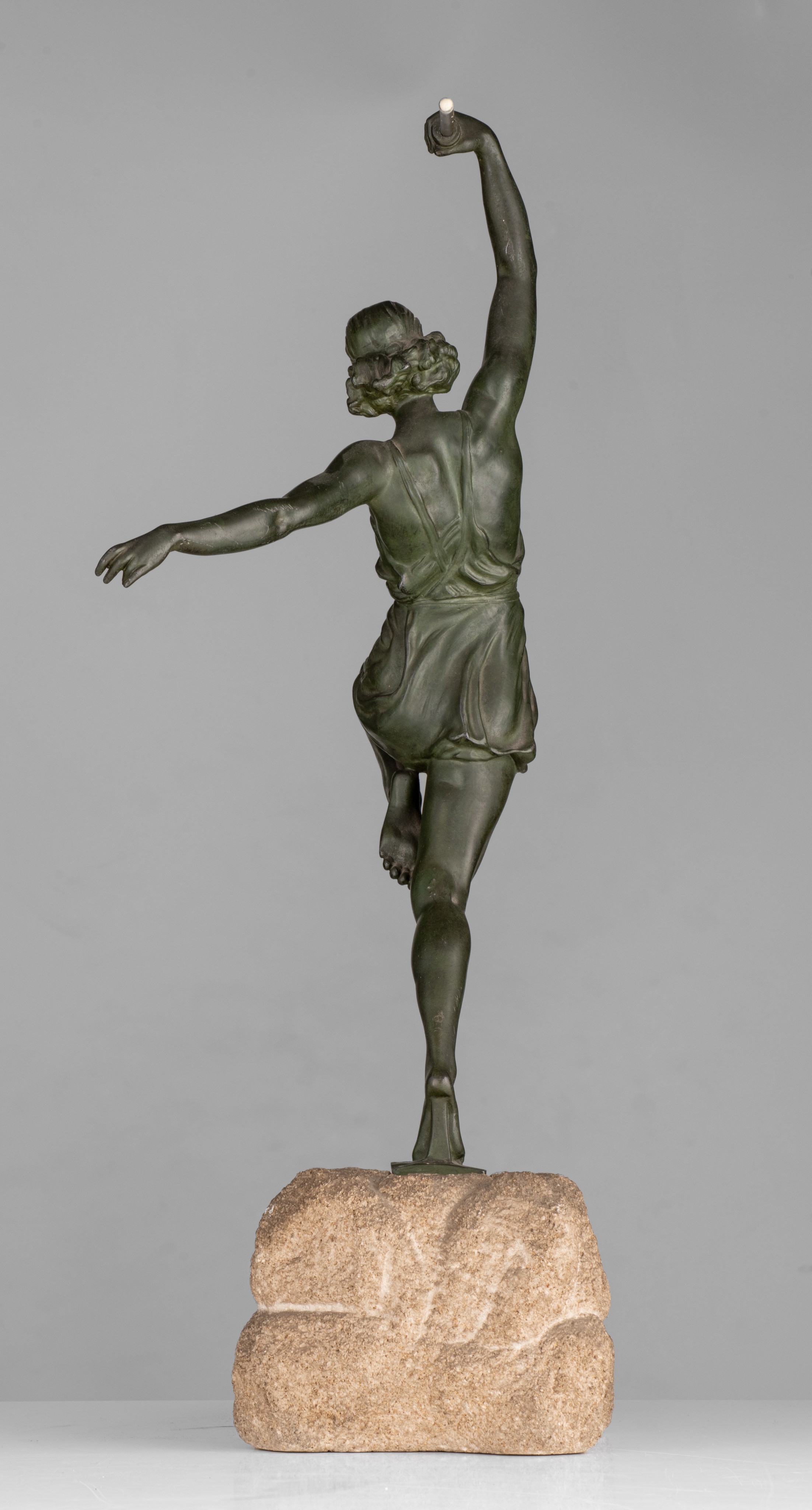 An Art Deco patinated spelter woman with a javelin by Pierre le Faguays (1892-1962), ca. 1930, H 60 - Image 6 of 9