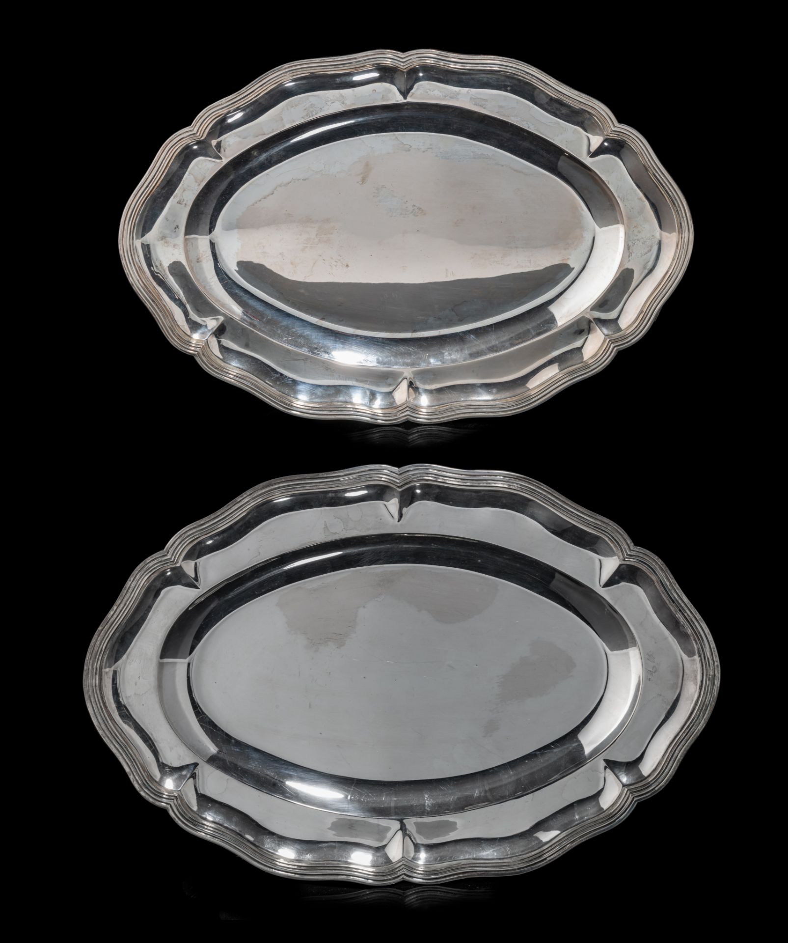 Two silver trays, 30,5 x 45,5/46 cm - total weight: ca. 2.521 g