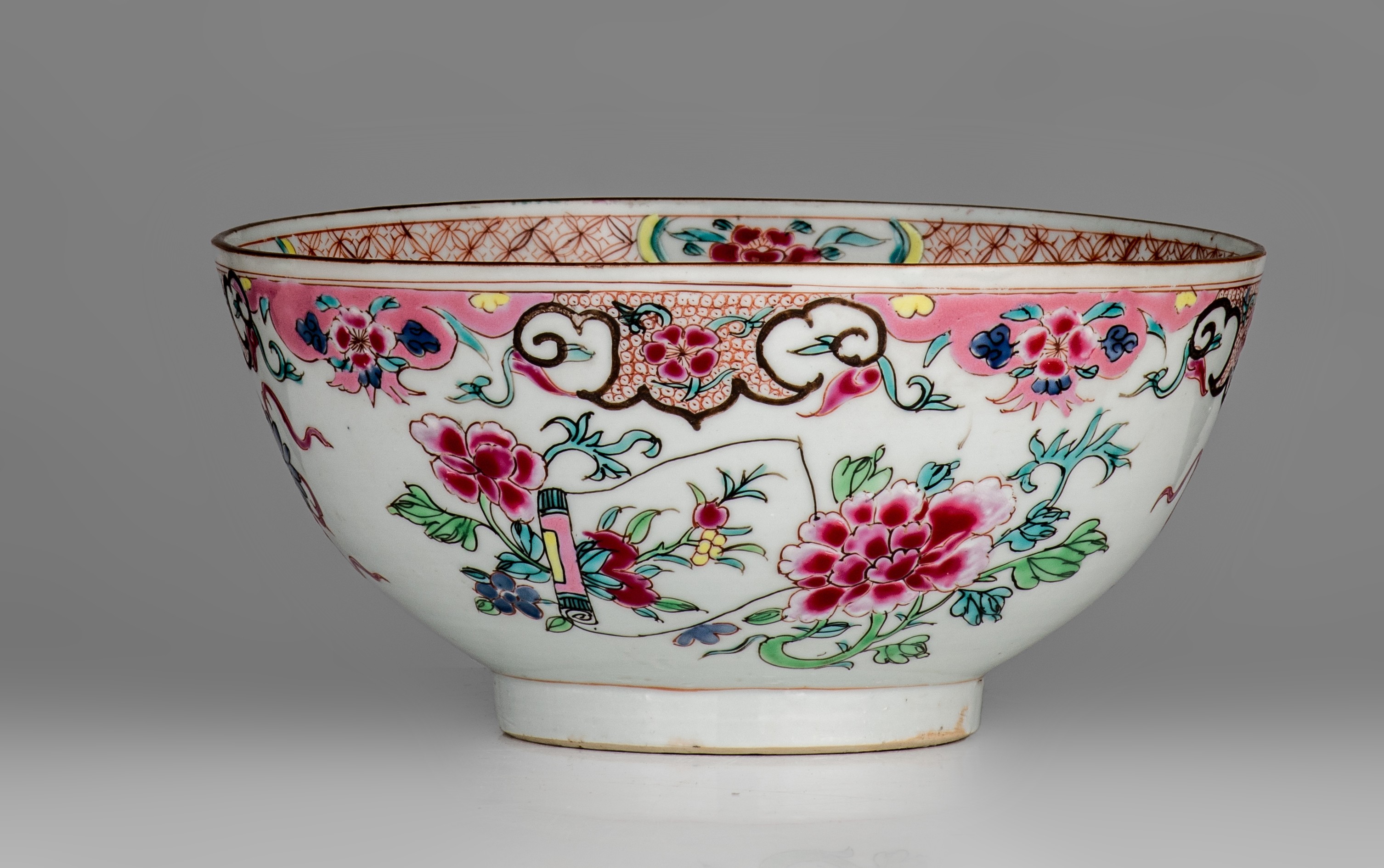 A collection of various Chinese porcelain ware, 18thC and later, largest ø 34,5 cm (5) - Image 40 of 45