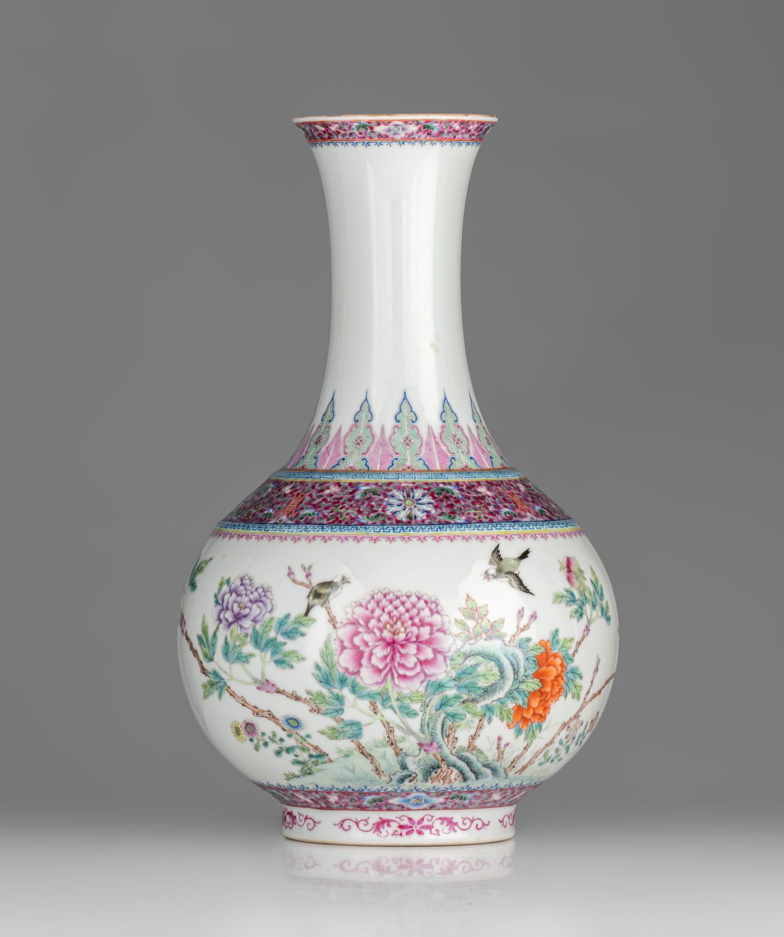 A fine Chinese famille rose 'Birds and Flowers' bottle vase, with a Qianlong mark, Republic period, - Bild 3 aus 9