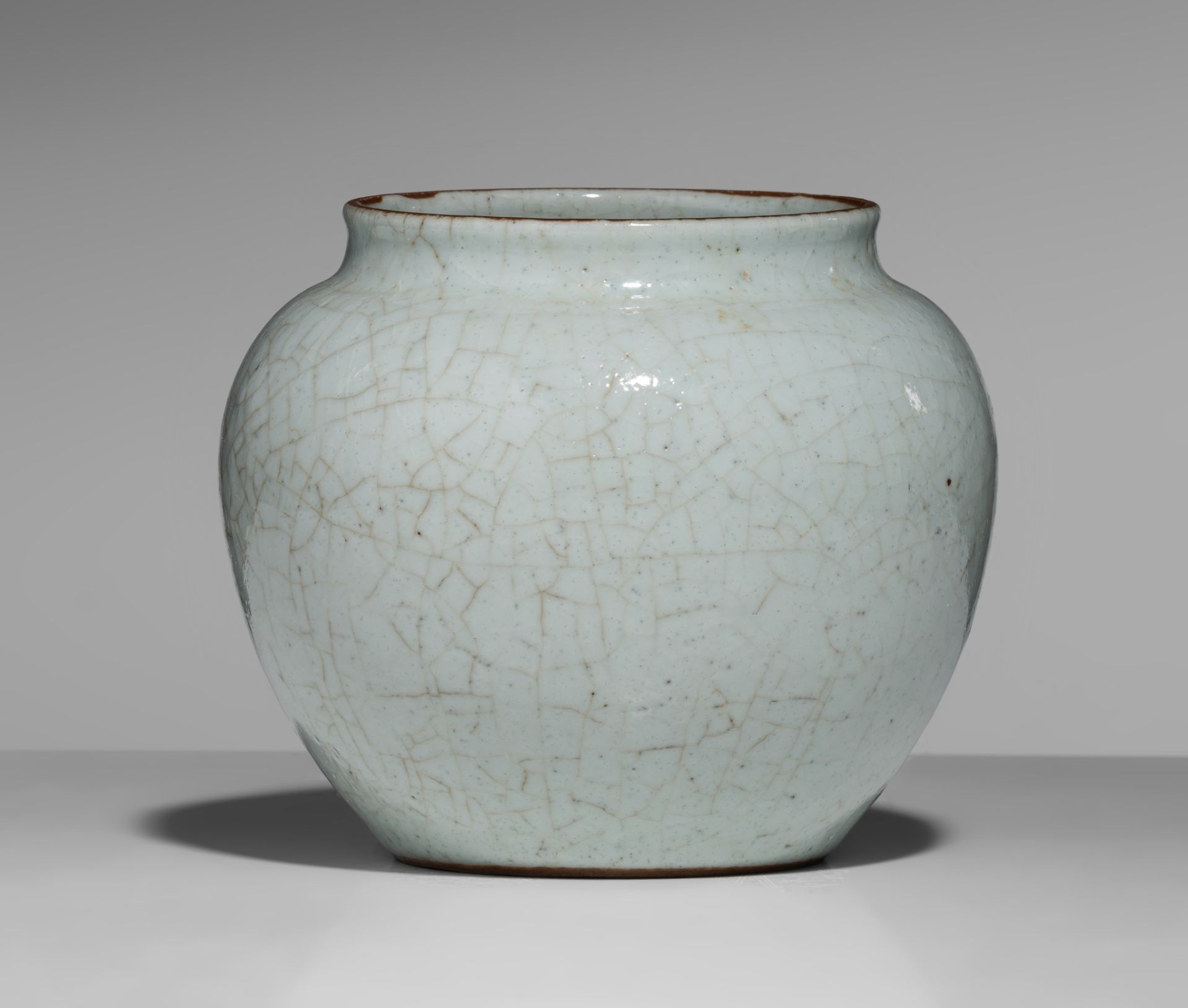 A Chinese Ge-type celadon-crackle glazed jar, H 12 cm - Image 9 of 9