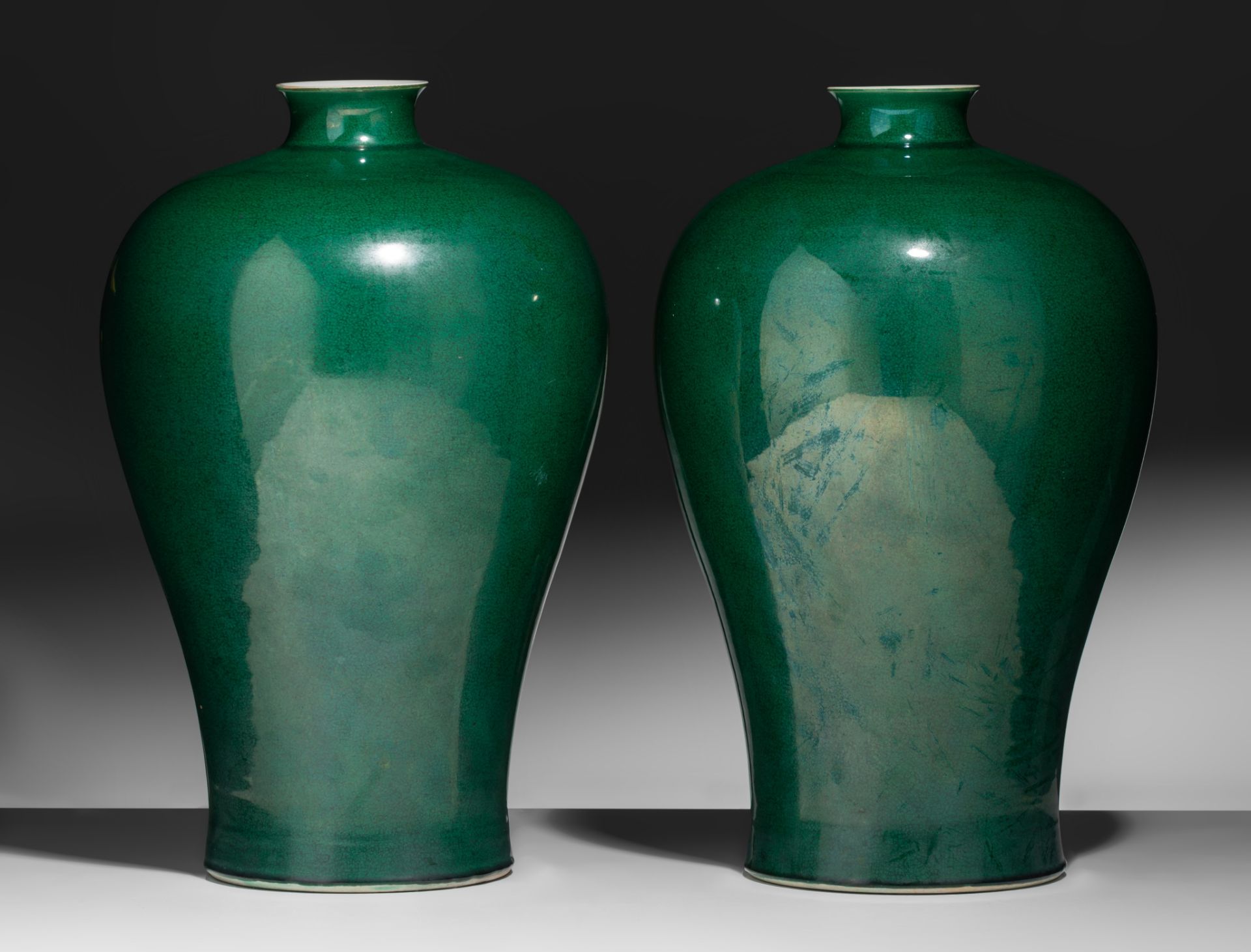 A pair of Chinese monochrome-green glazed meiping vases, with a Yongzheng mark, 20thC, H 38 cm - Bild 2 aus 9