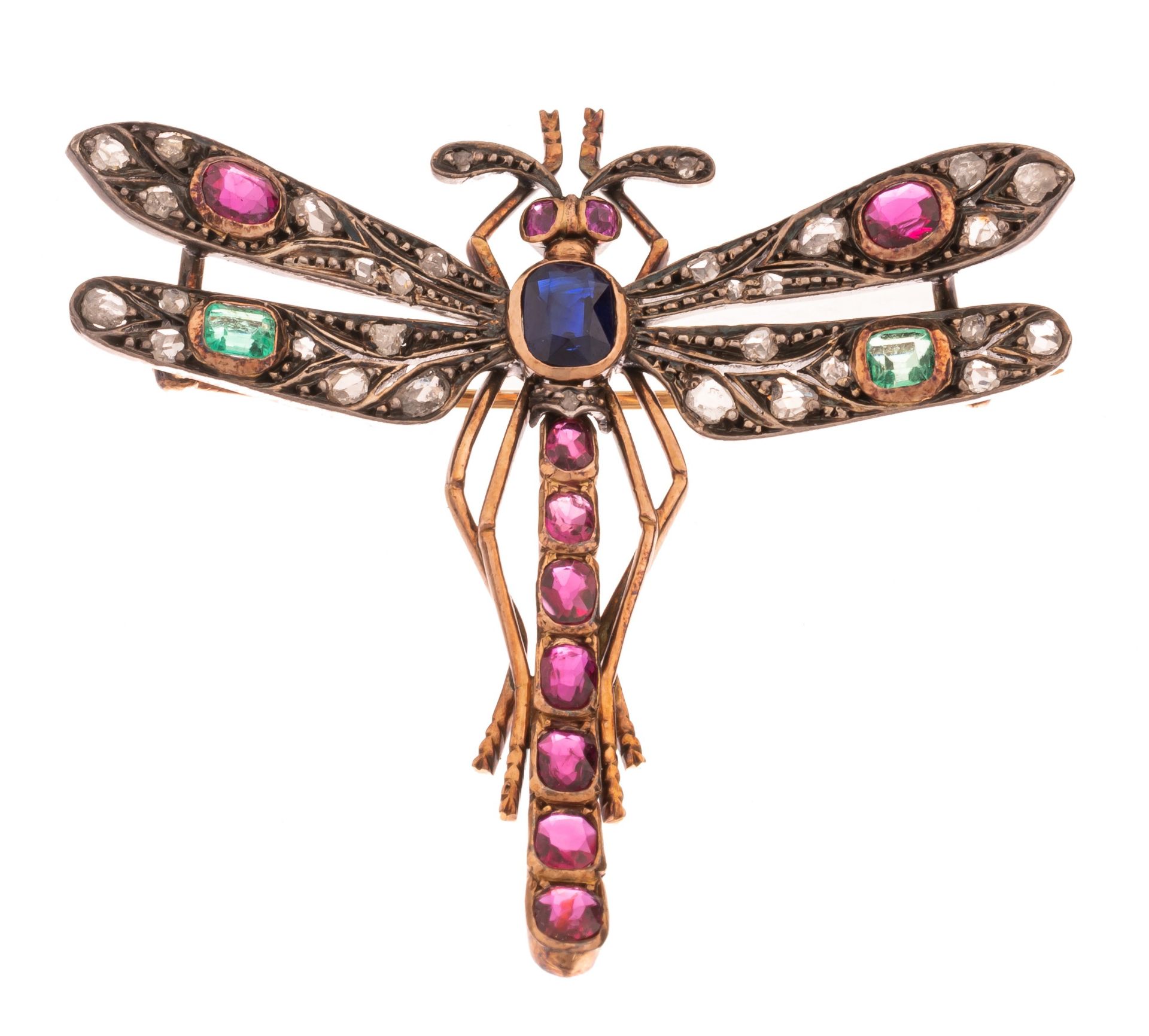 A dragonfly-shaped brooch in 18ct yellow gold, set with emeralds, rubies and sapphires, H 5,1 cm - 1
