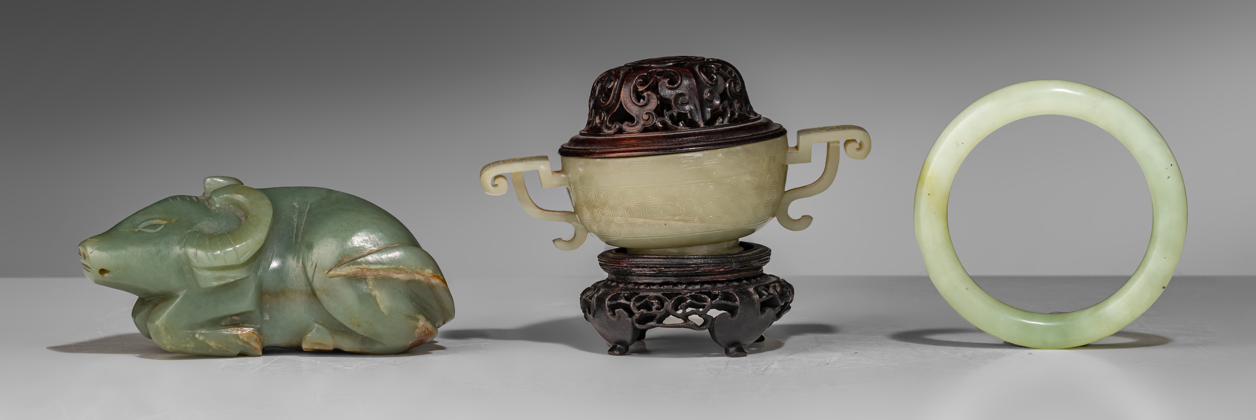 A collection of three jade carvings, Qing dynasty, tallest H 10 cm (total H) - Image 4 of 7