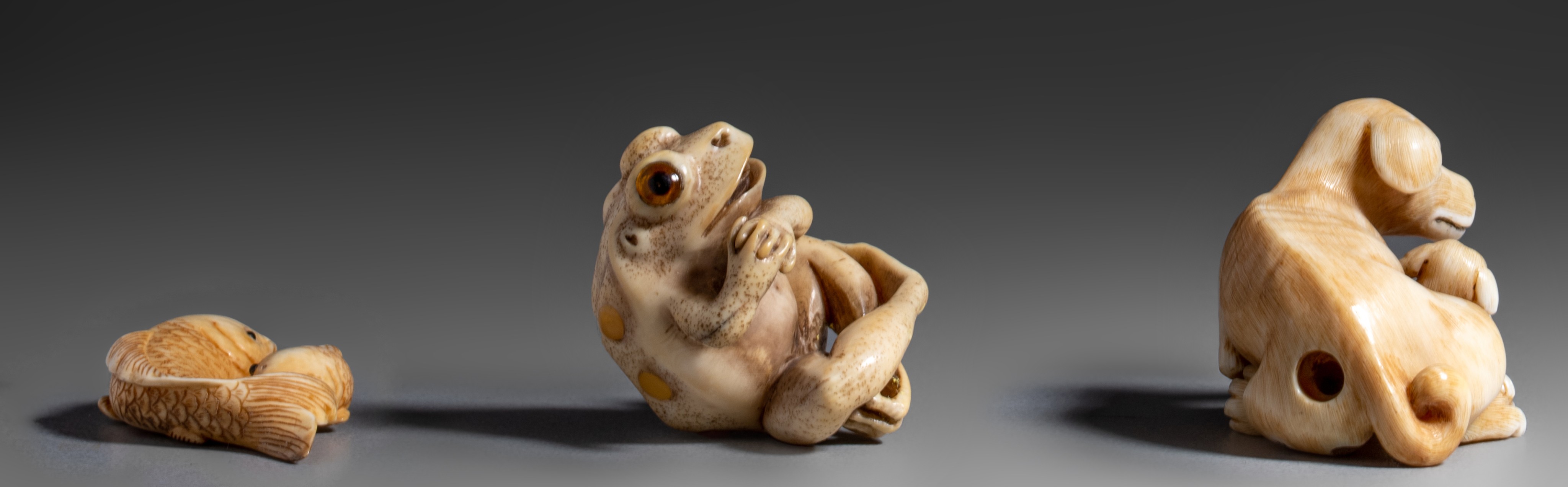 Three ivory okimono/netsuke of animals, 19thC, 15g - 23g - 5g (+) - Image 5 of 9