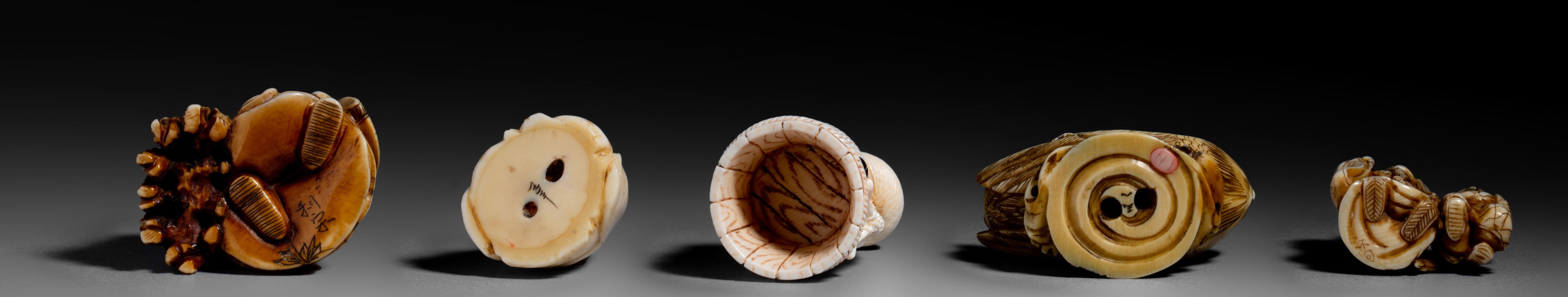 Five ivory netsuke, 19thC, 22 - 13 - 18 - 44 - 14g (+) - Image 5 of 5