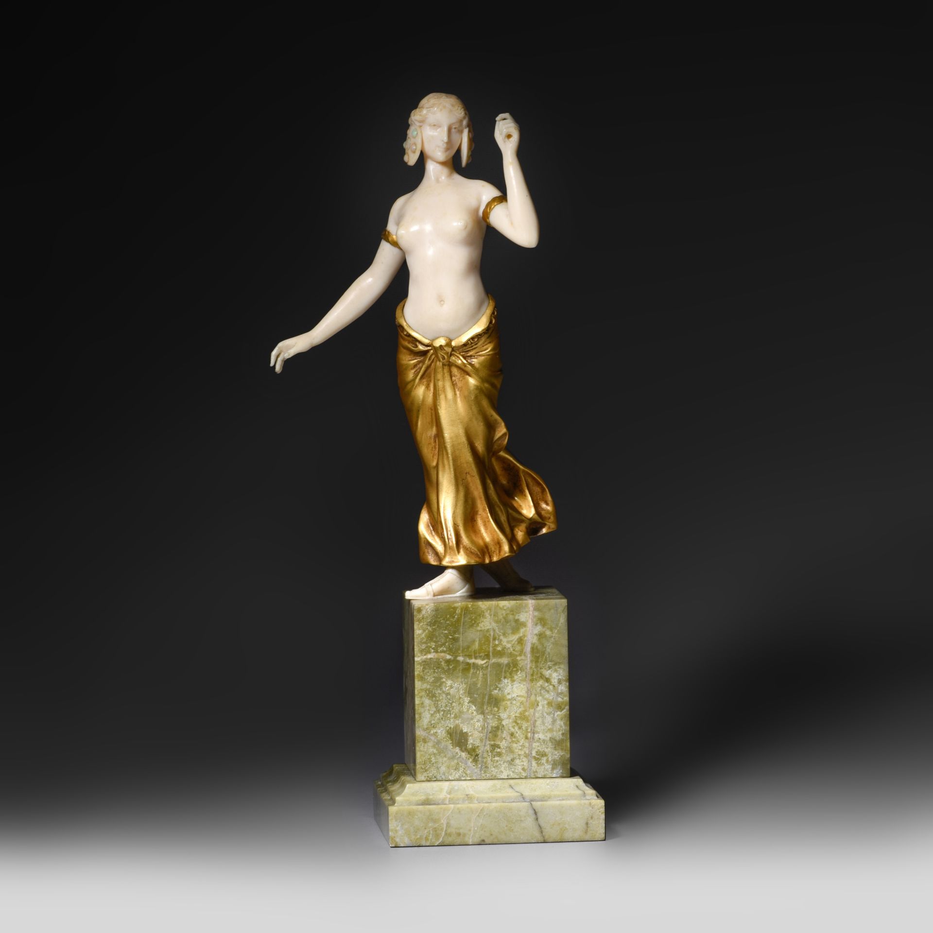 Chryselephantine statuette of a dancing Salomé, 1910-1920, H 25,2 cm - 1075 g (+)