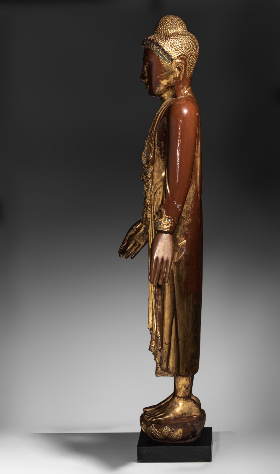A Burmese gilt lacquered wooden figure of standing Buddha, inlaid with glass beads, 19thC, H 103,5 c - Image 3 of 5