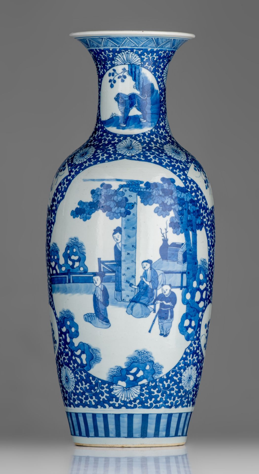 A Chinese blue and white 'Figural' vase, 20thC, H 45,5 cm - Bild 2 aus 7