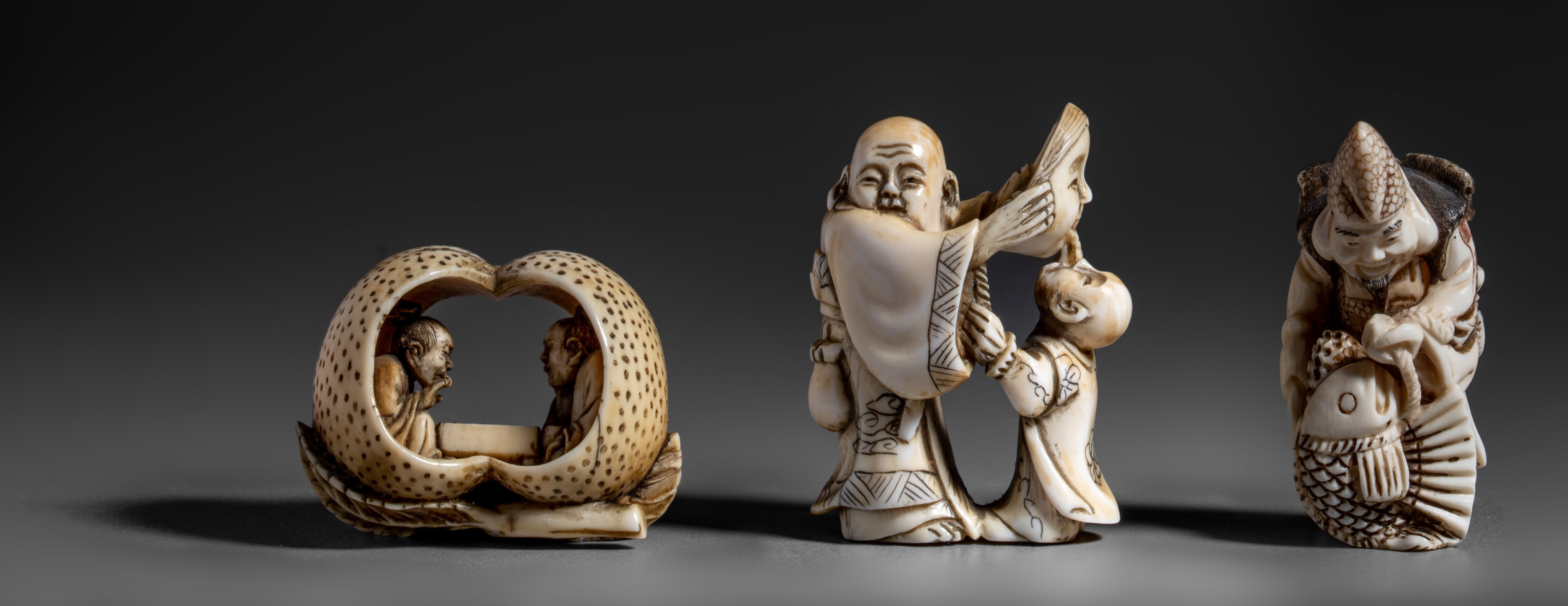 Three ivory okimono, H 3,3 - 4,9 - 4,9 cm / 20g - 18g - 25g (+) - Image 2 of 6