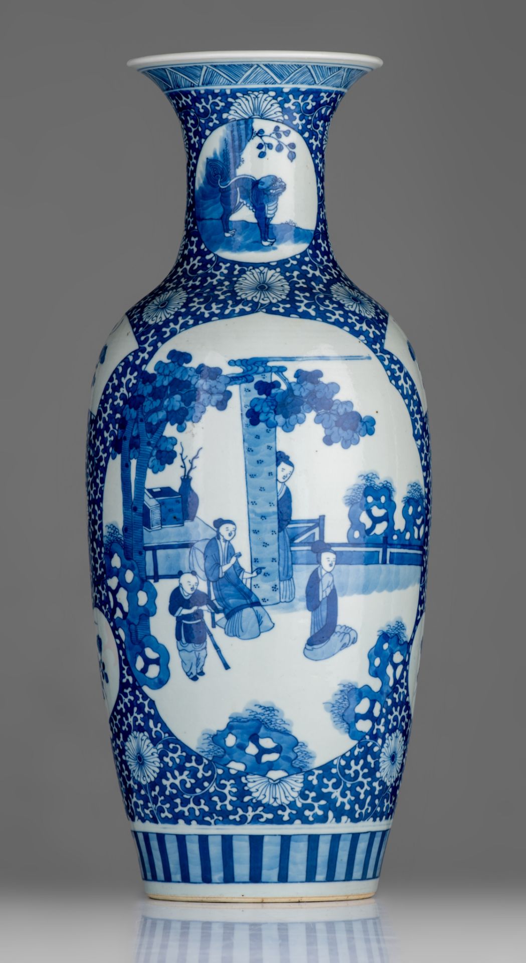 A Chinese blue and white 'Figural' vase, 20thC, H 45,5 cm - Bild 4 aus 7