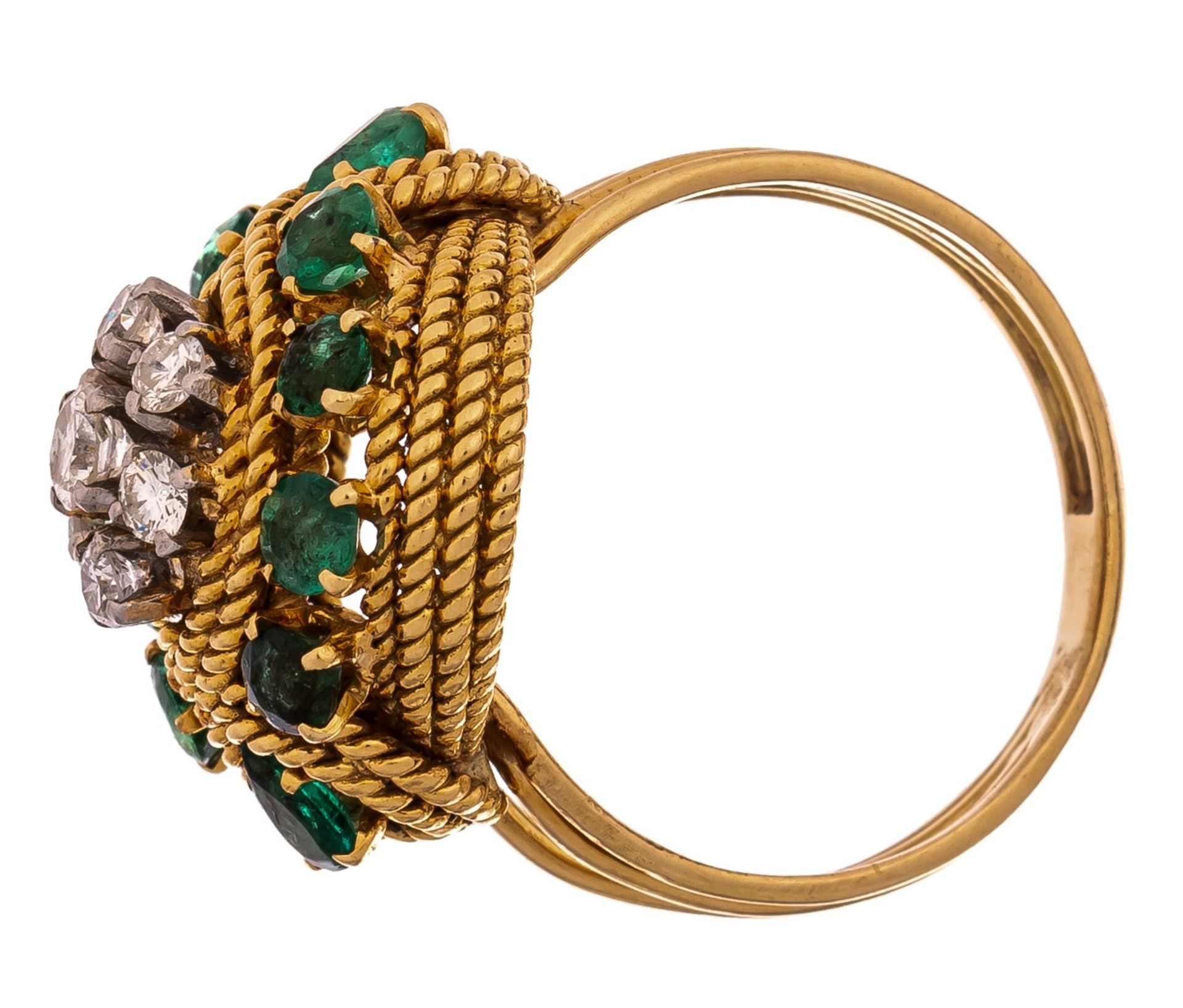 A ring in 18ct yellow braided gold, set with brilliant-cut diamonds and emeralds, 10,7 g - Image 3 of 5