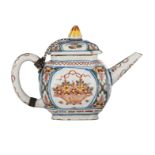 An 18thC Dutch Delft chinoiserie teapot, H 13 cm