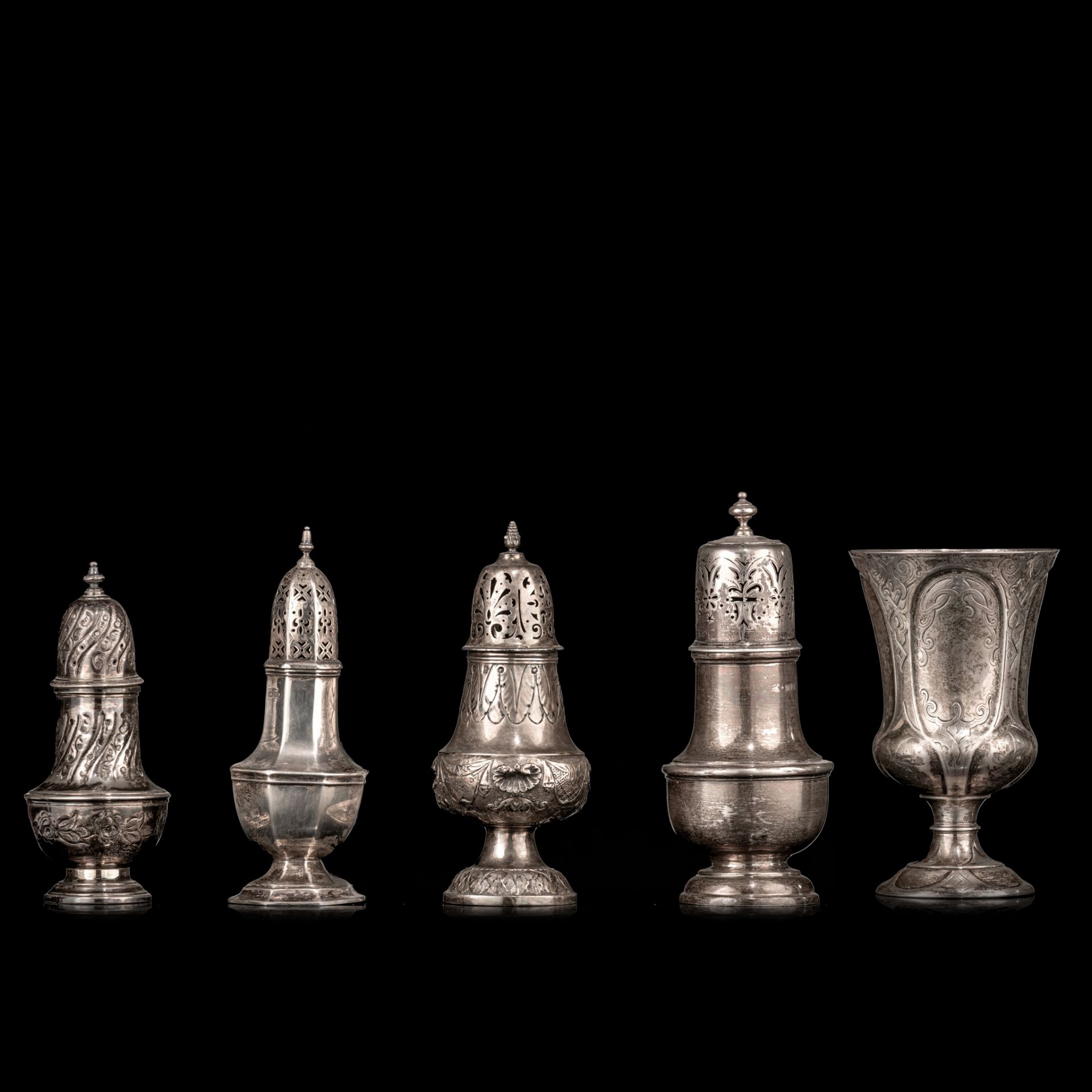 A various collection of silver, H 15,3 - 20 cm, total weight: 945 g