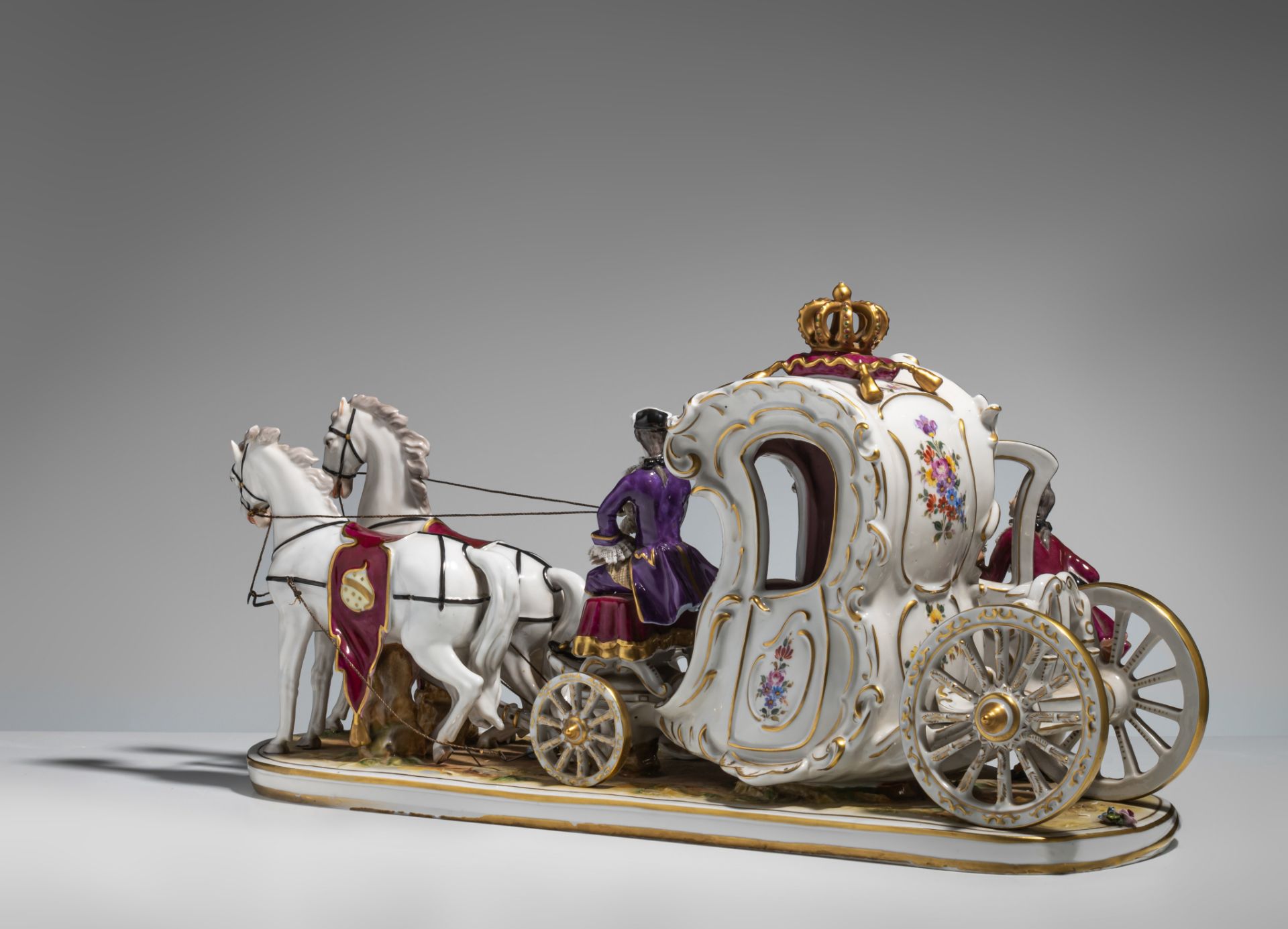 A Saxony porcelain group of a chariot in abundant Rococo style, H 29 - W 57 cm - Image 4 of 9