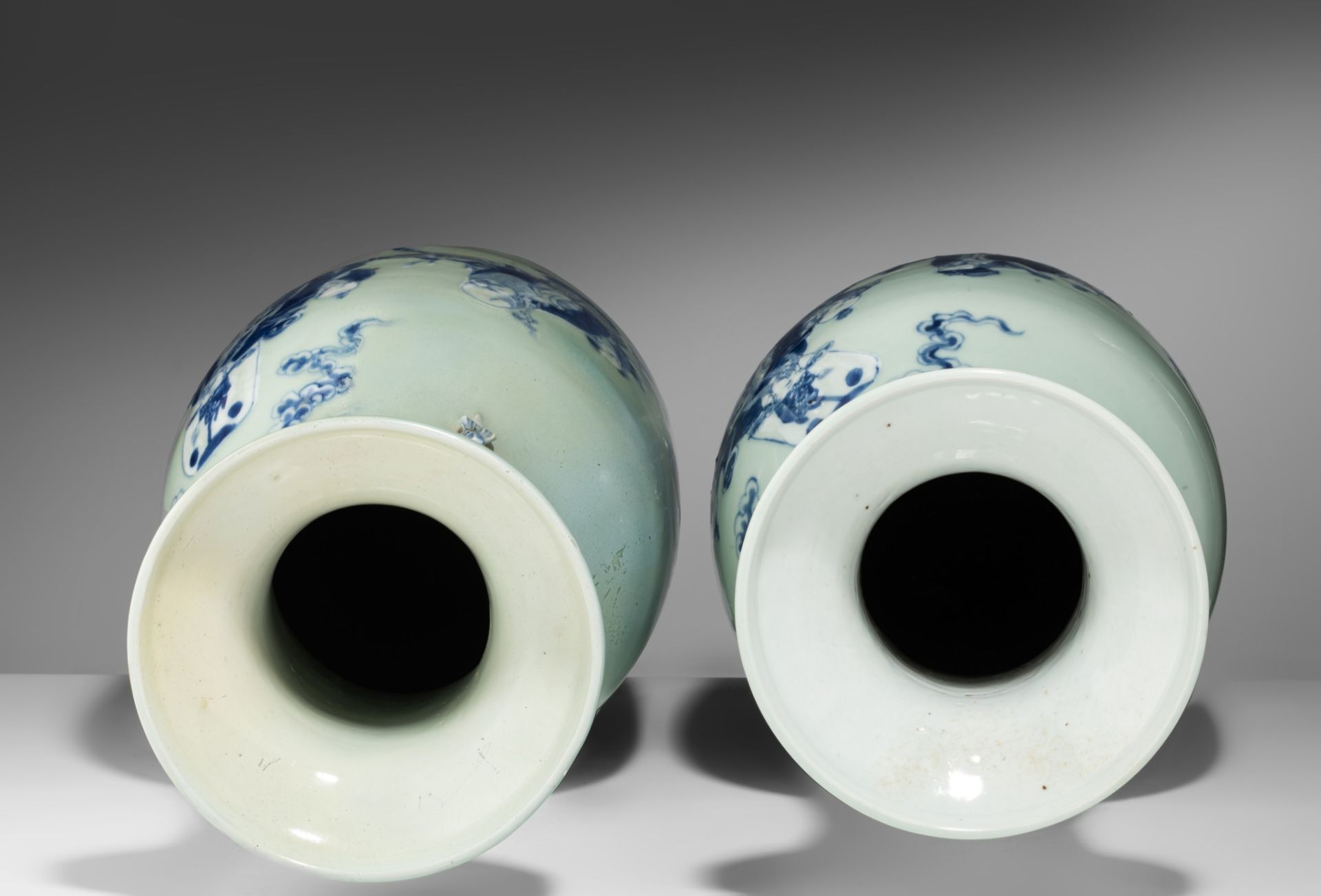 A pair of Chinese blue and white on celadon ground 'Immortals' vases, 19thC, H 58 cm - Bild 6 aus 7