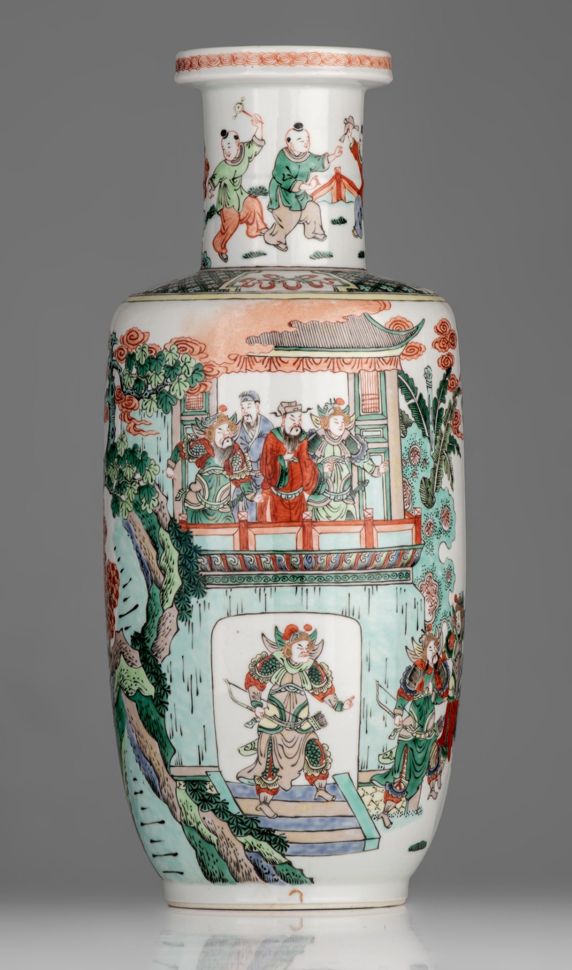 A Chinese famille verte 'Romance of the Three Kingdoms' rouleau vase, late Qing/20thC, H 45,5 cm - Bild 2 aus 7