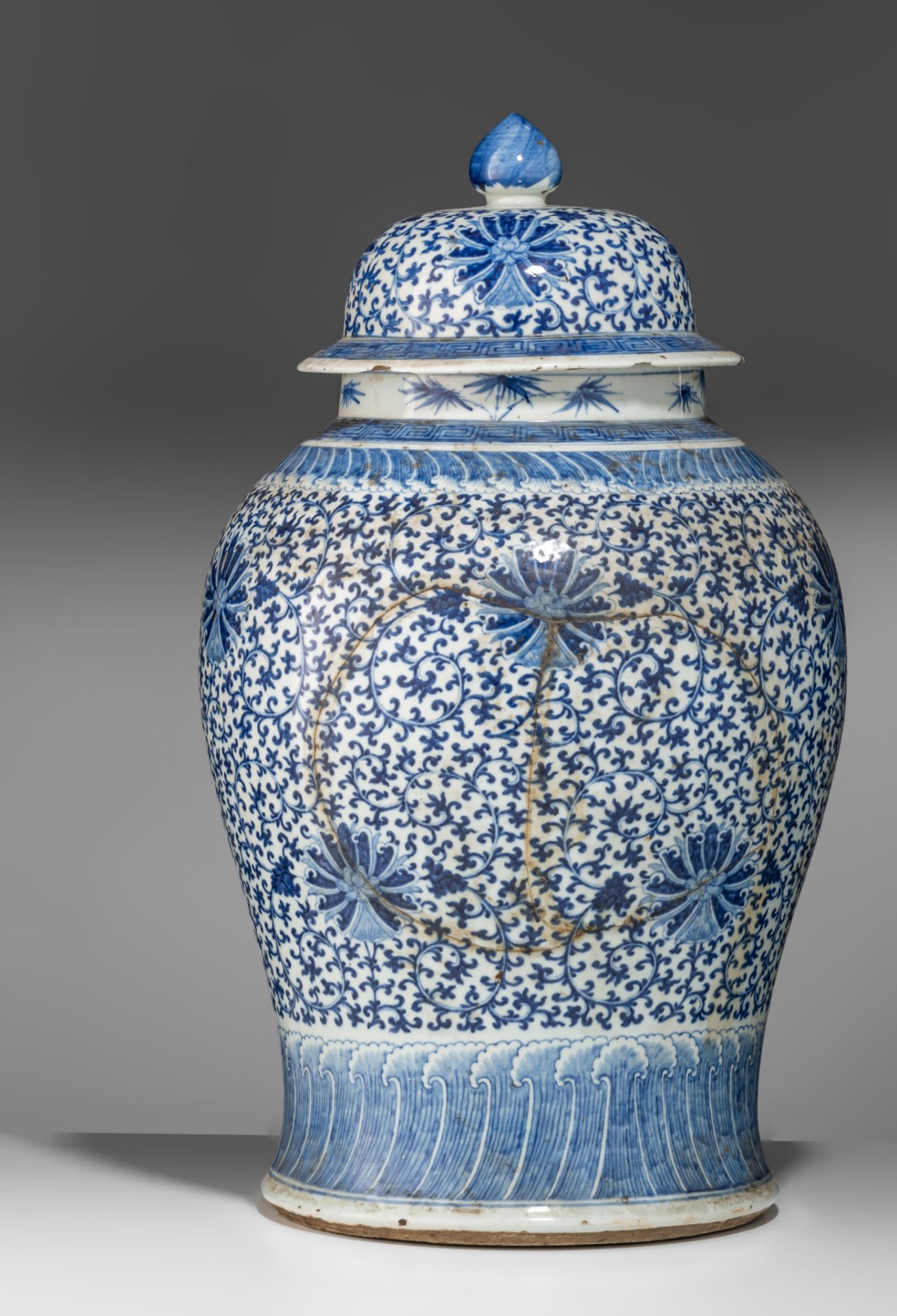 A Chinese blue and white 'Lotus Scroll' covered vase, late 18thC, H 63,5 cm - Image 4 of 9