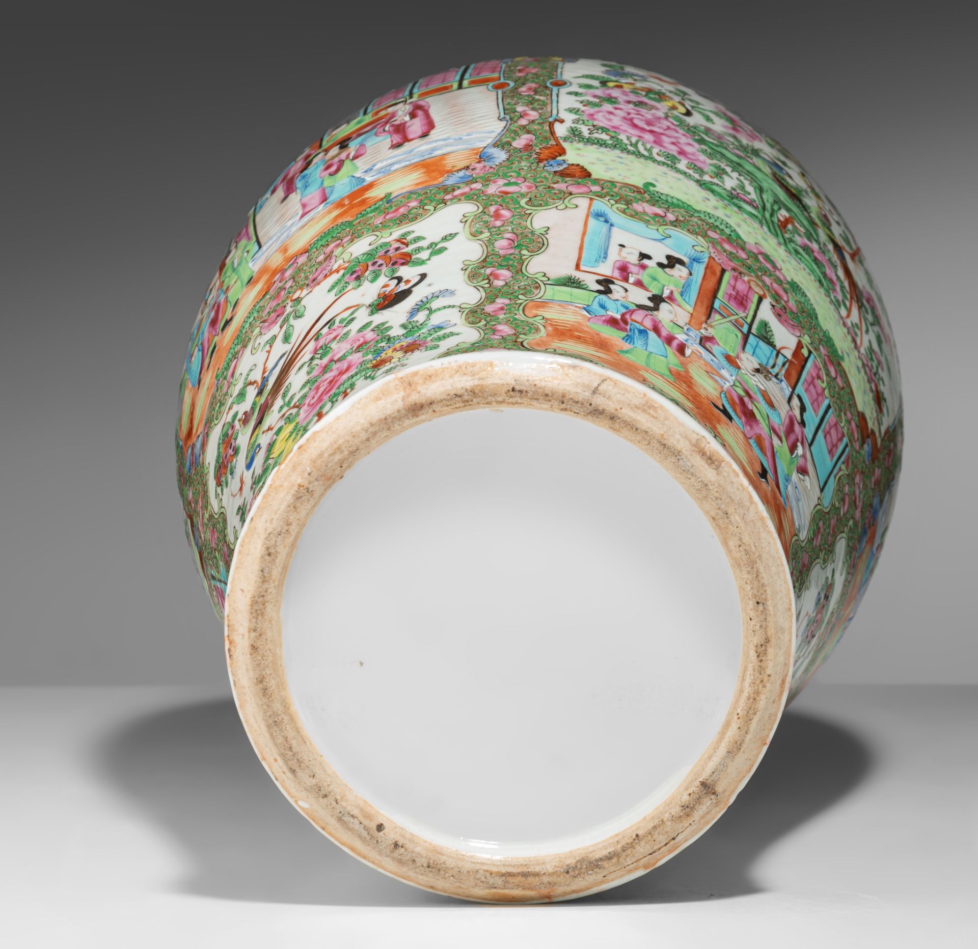 A Chinese Canton vase and lid, 19thC, H 66 cm - Image 7 of 9