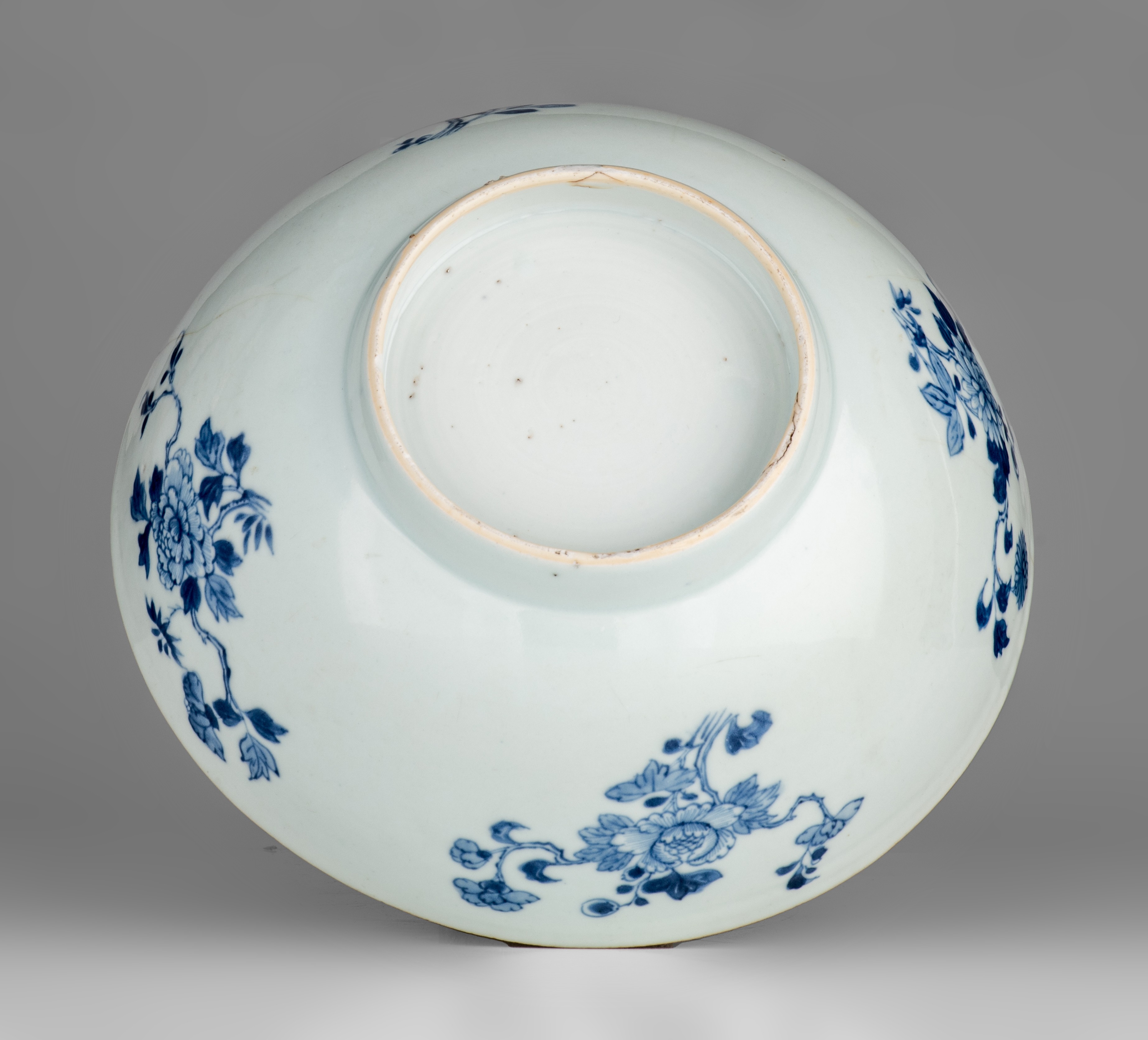 A collection of various Chinese porcelain ware, 18thC and later, largest ø 34,5 cm (5) - Image 31 of 45