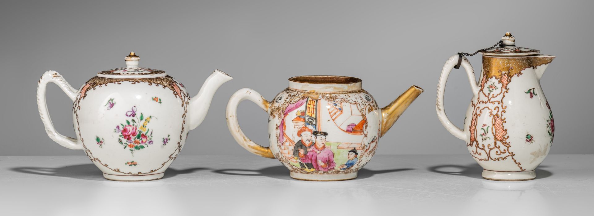 A collection of famille rose and gilt decorated export porcelain ware, 18thC, largest - H 12,5 - 34, - Image 2 of 20