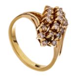 A ring in 18ct yellow gold, set with 19 brilliant cut diamonds, 7,5 g (all-in)
