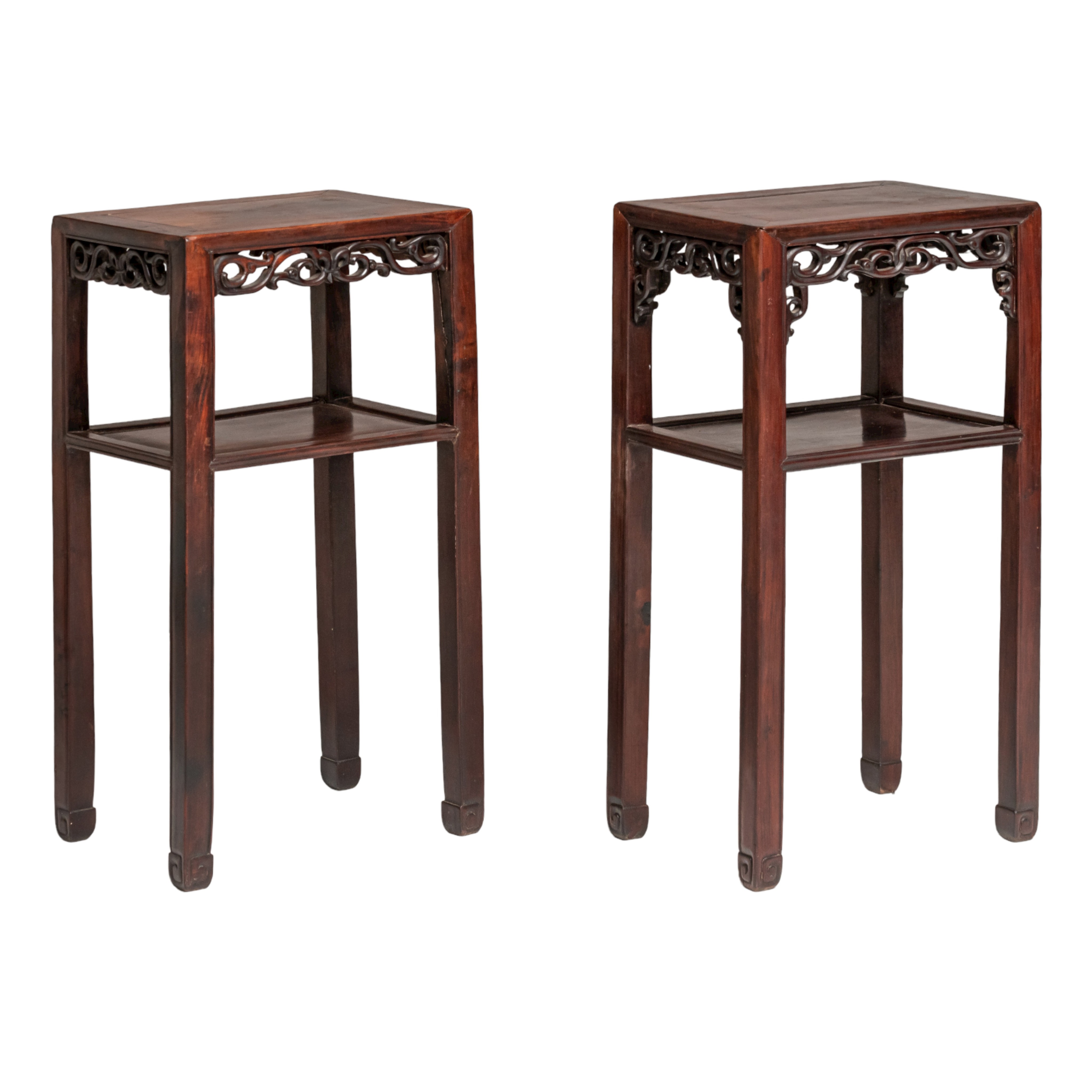 A pair of Chinese rosewood high stands, late Qing/Republic period, H 79,5 - 81 cm