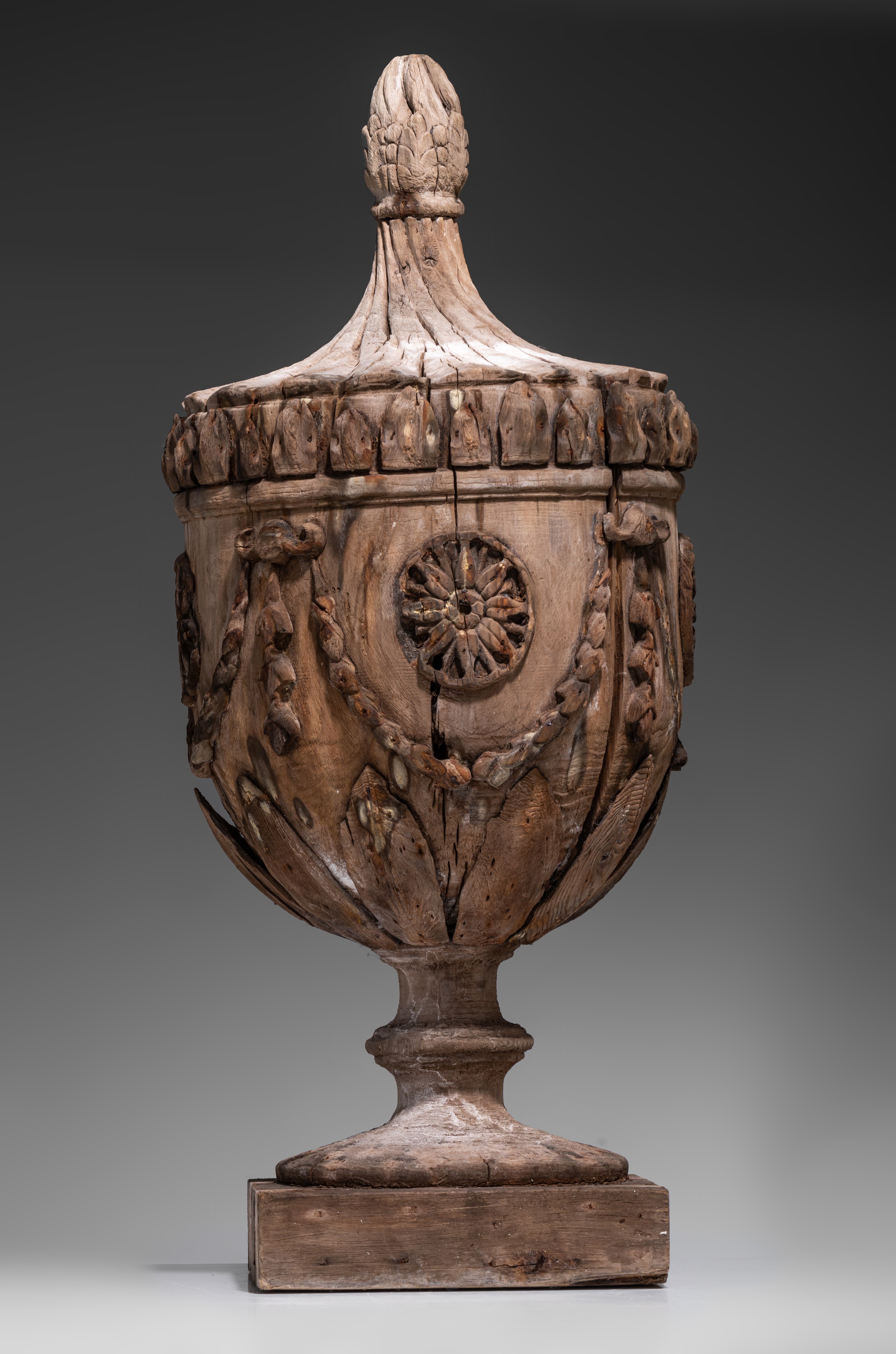 A pair of Gustavian wooden trophies, 18thC, H 77 cm - Image 9 of 26