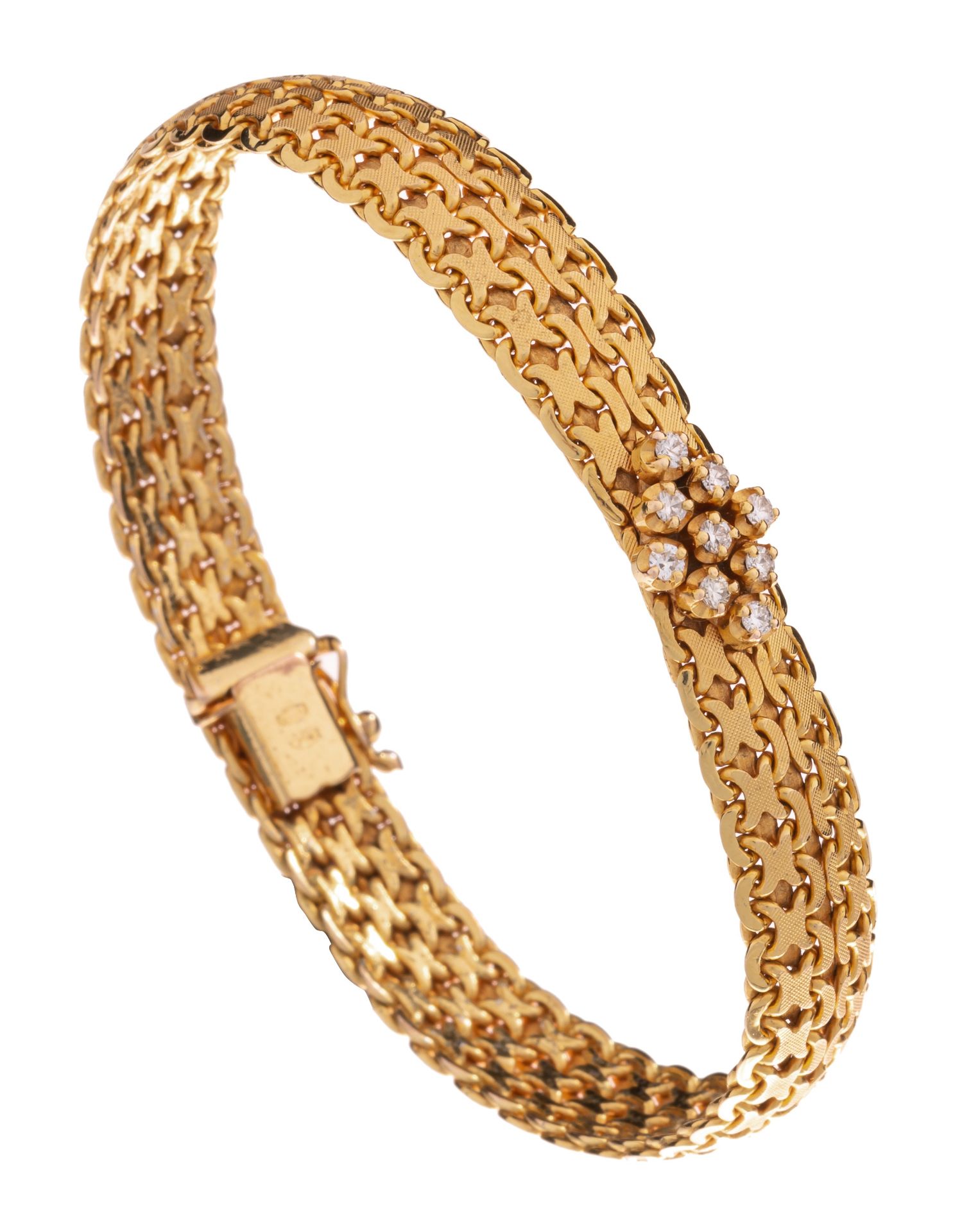 A braided bracelet in 18ct yellow gold, set with nine brilliant cut diamonds, 28,9 g