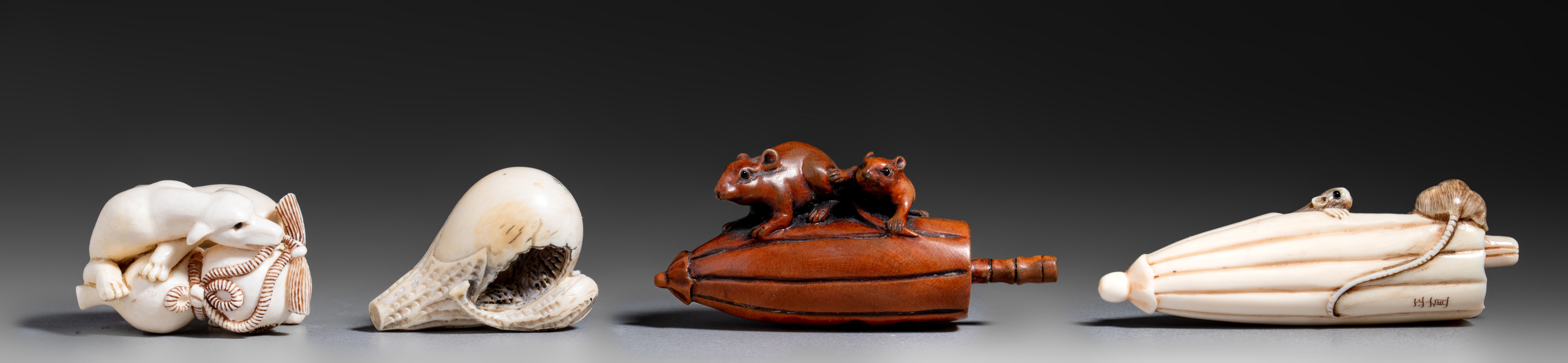 Two ivory netsuke and two ditto okimono, 19th/early 20thC, 25g - 16g - 44g - 24g (+) - Image 3 of 9