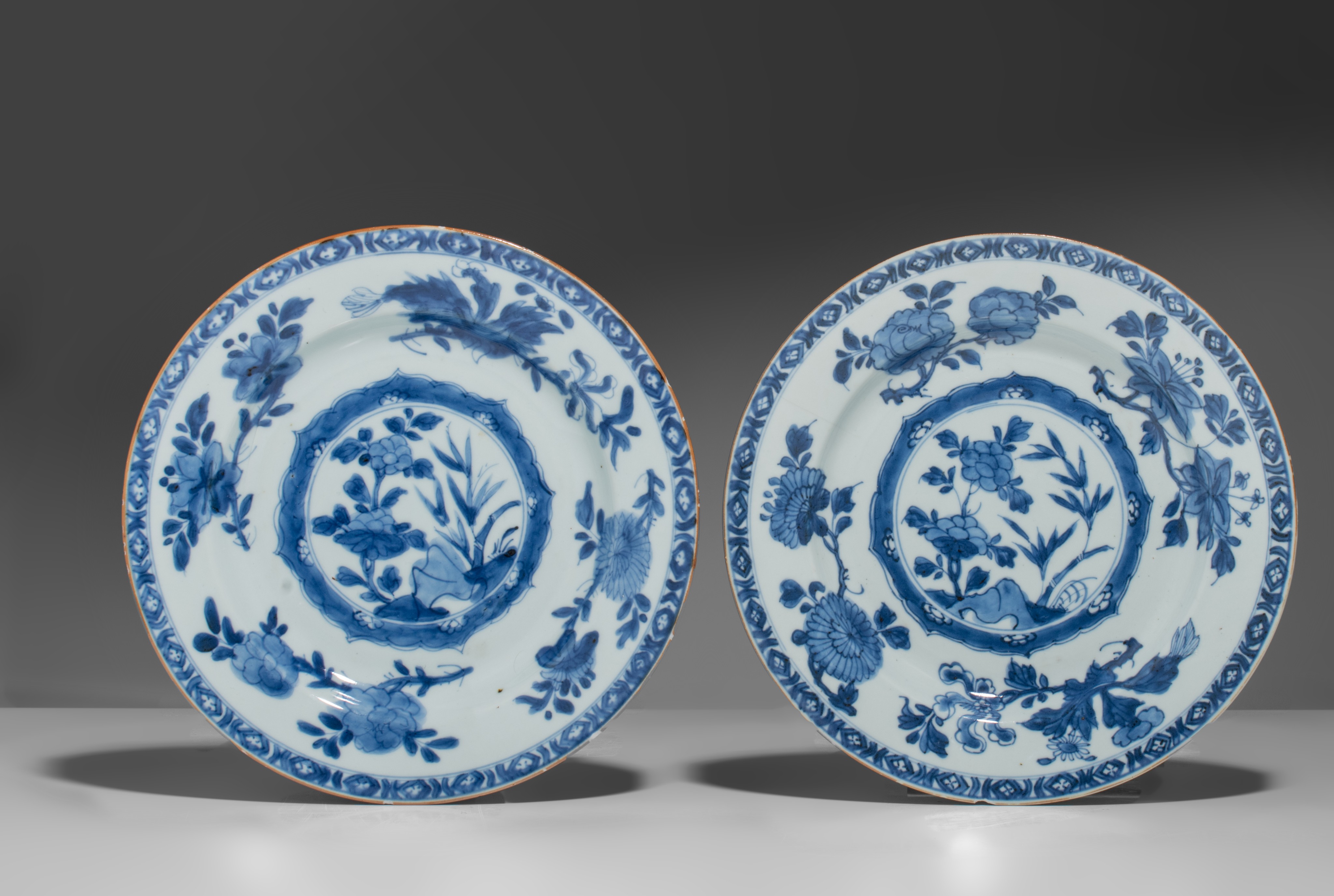 A collection of Chinese blue and white porcelain ware, Qianlong period, largest ø 38 cm