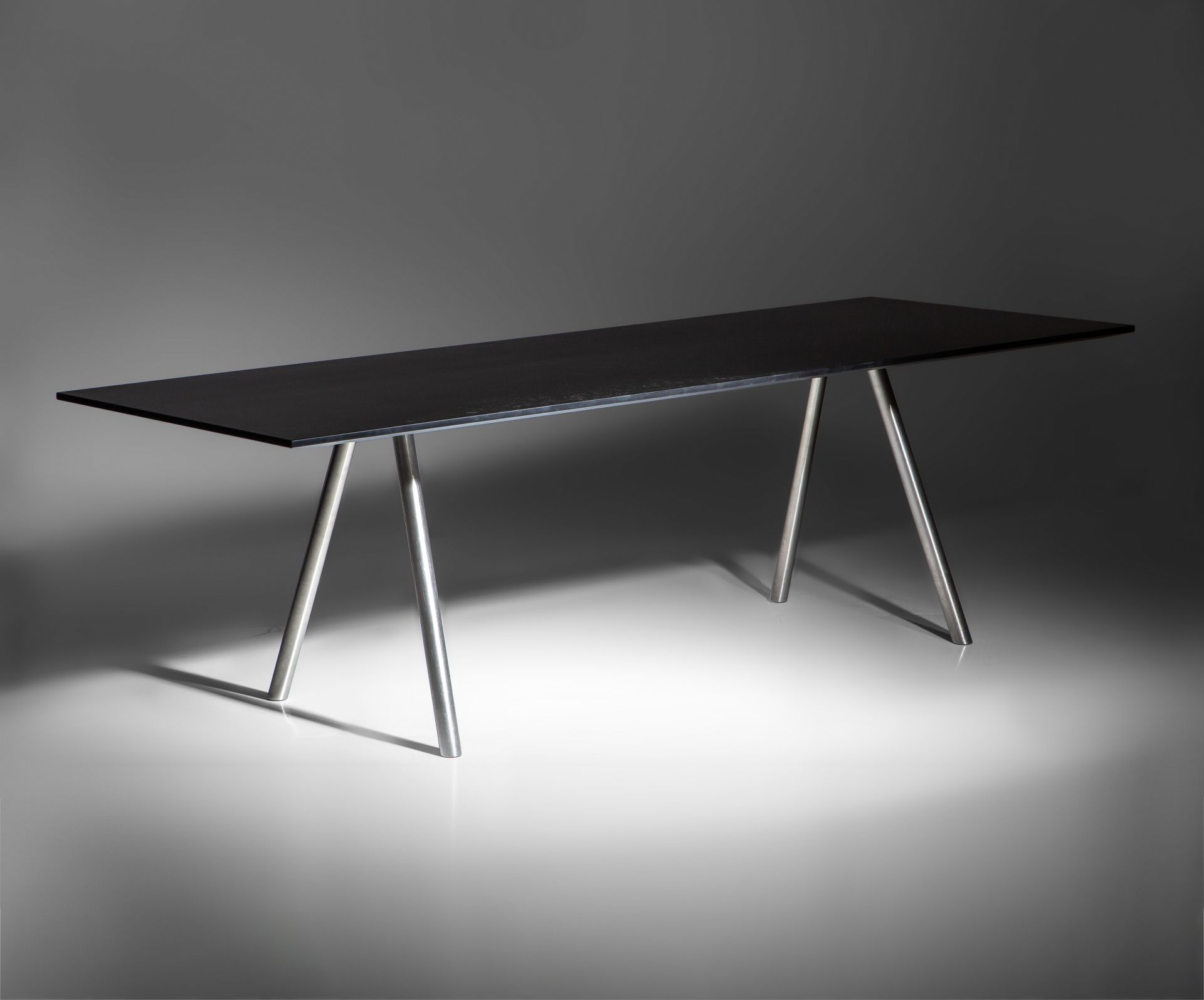 An A-Table by Maarten van Severen for Vitra, H 72,5 - W 240 - D 90 cm - Image 2 of 22