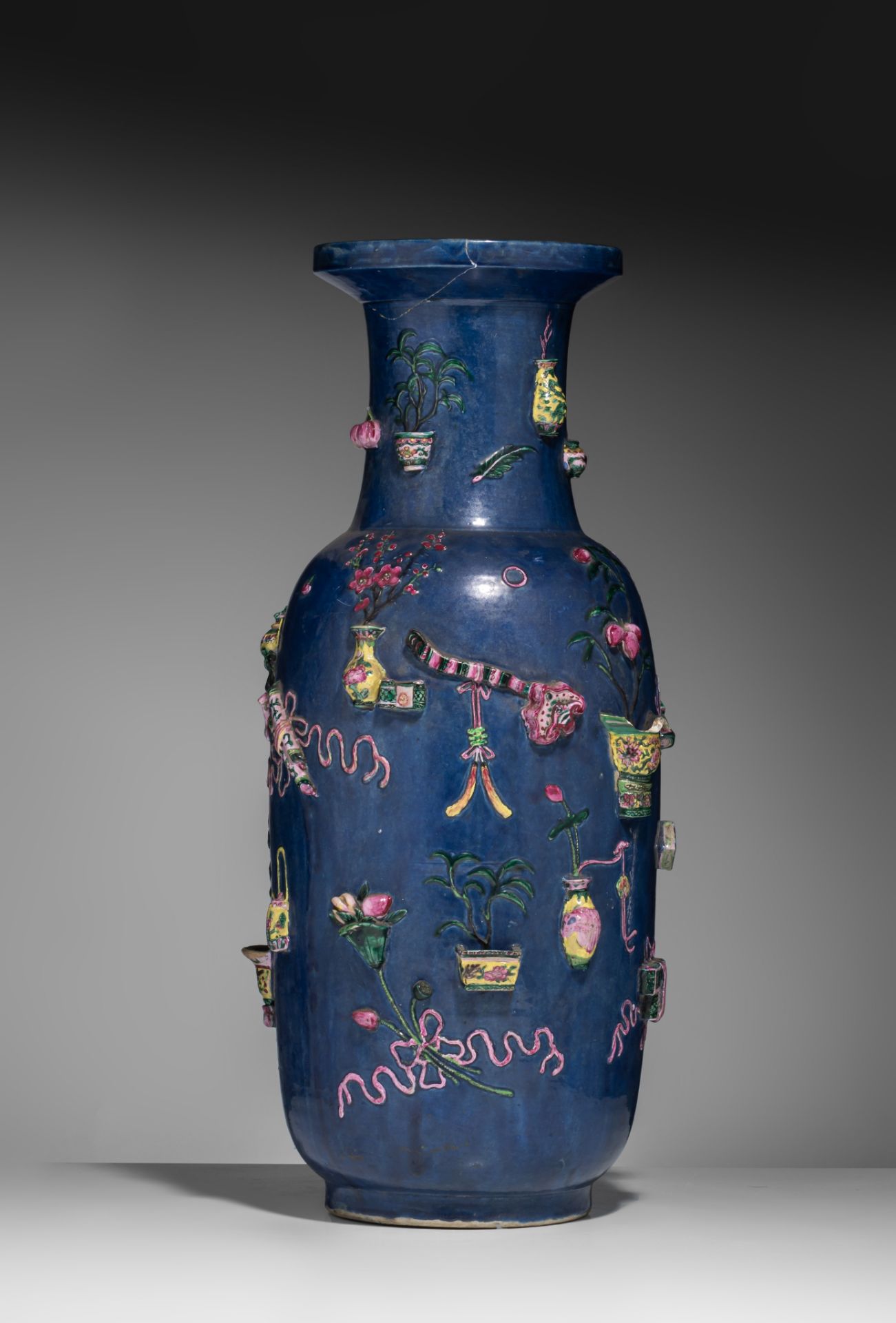A Chinese blue ground 'One Hundred Treasures' vase, 19thC, H 60,8 cm - Bild 2 aus 10
