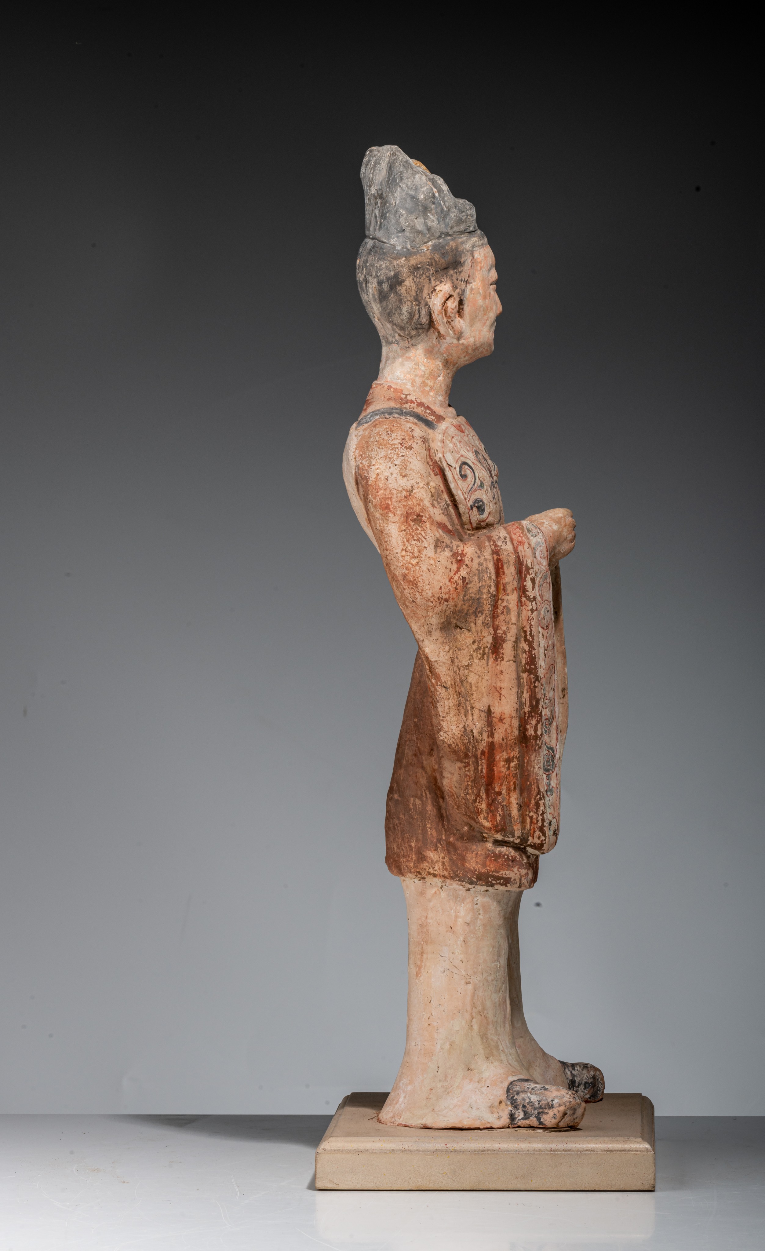 A series of two large Chinese painted pottery figures of officials, Tang dynasty, Total H 64,5 cm - Image 17 of 17