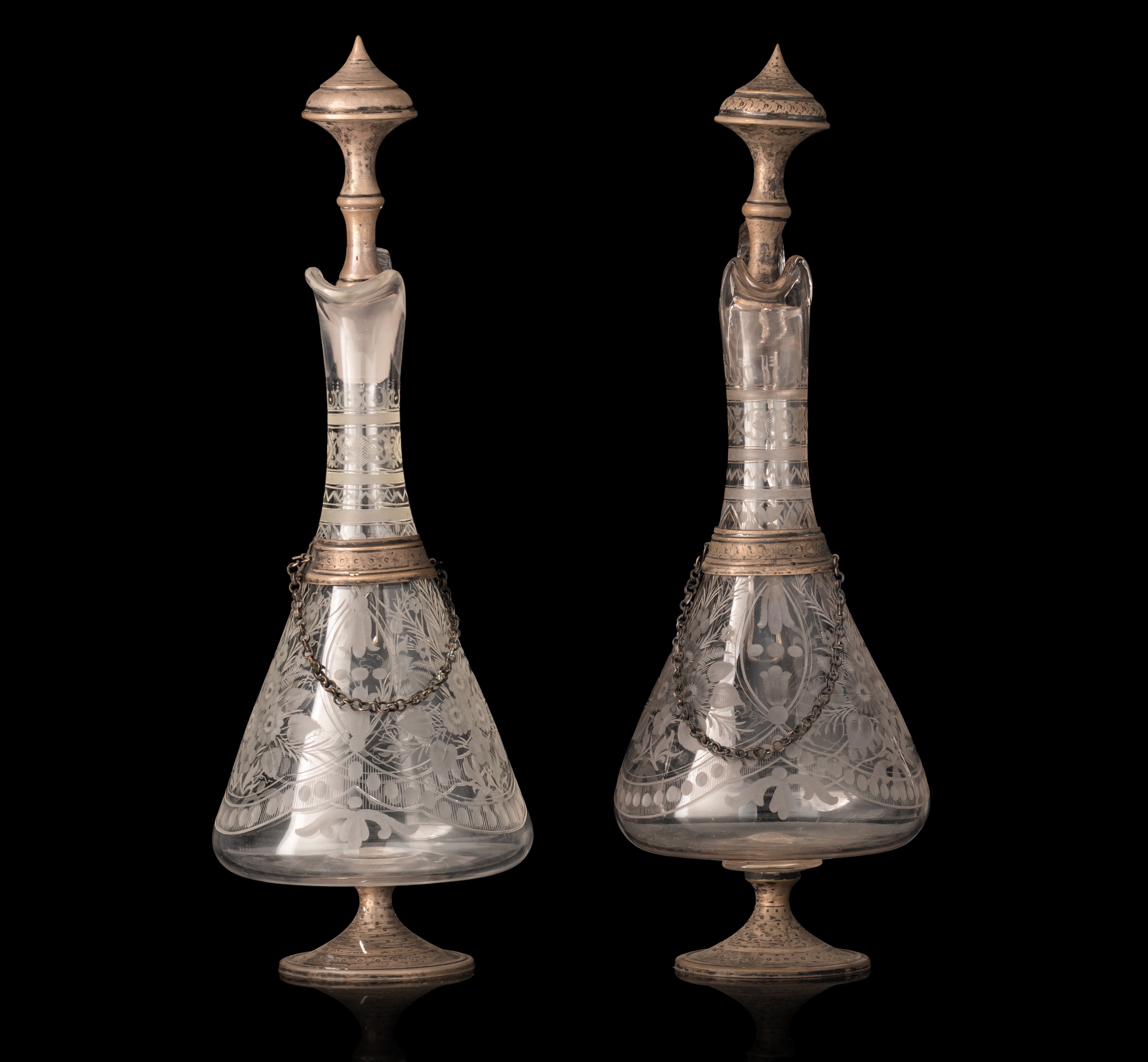 A pair of glass, silver-plated brass mounted decanters, H 41 - 42 cm - Image 2 of 7