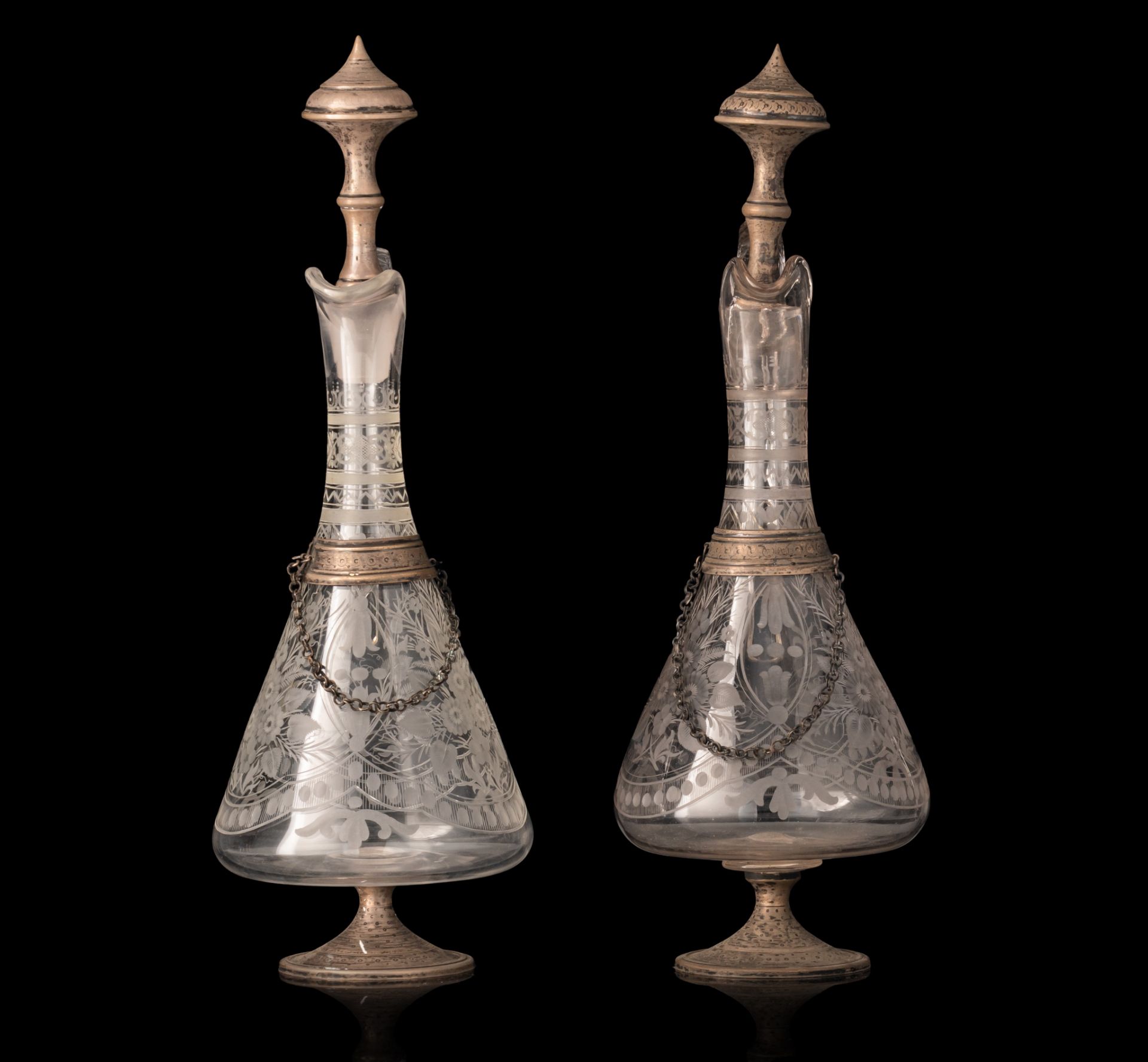 A pair of glass, silver-plated brass mounted decanters, H 41 - 42 cm - Image 2 of 7