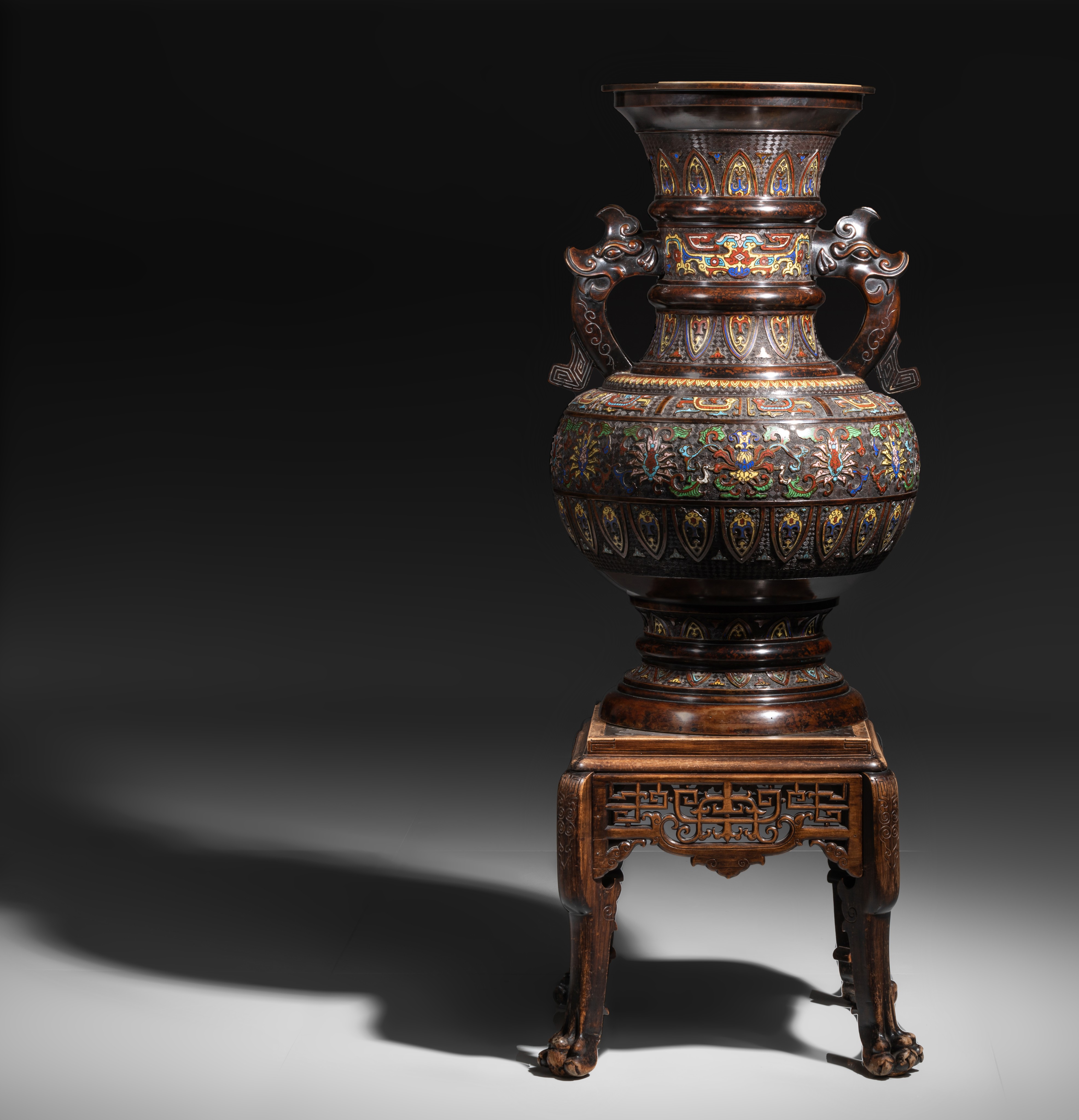 A large Japanese champlevé enamelled bronze vase, late Meiji, paired with beast handles, H 111,5 cm - Image 4 of 11