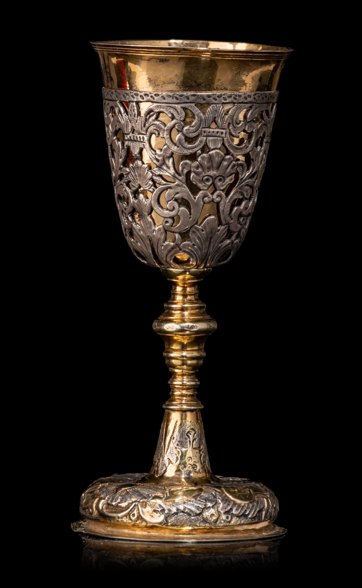 An 18th-century Russian silver and parcel-gilt goblet set with silver open-work appliqué, H 15,8 cm, - Bild 2 aus 7