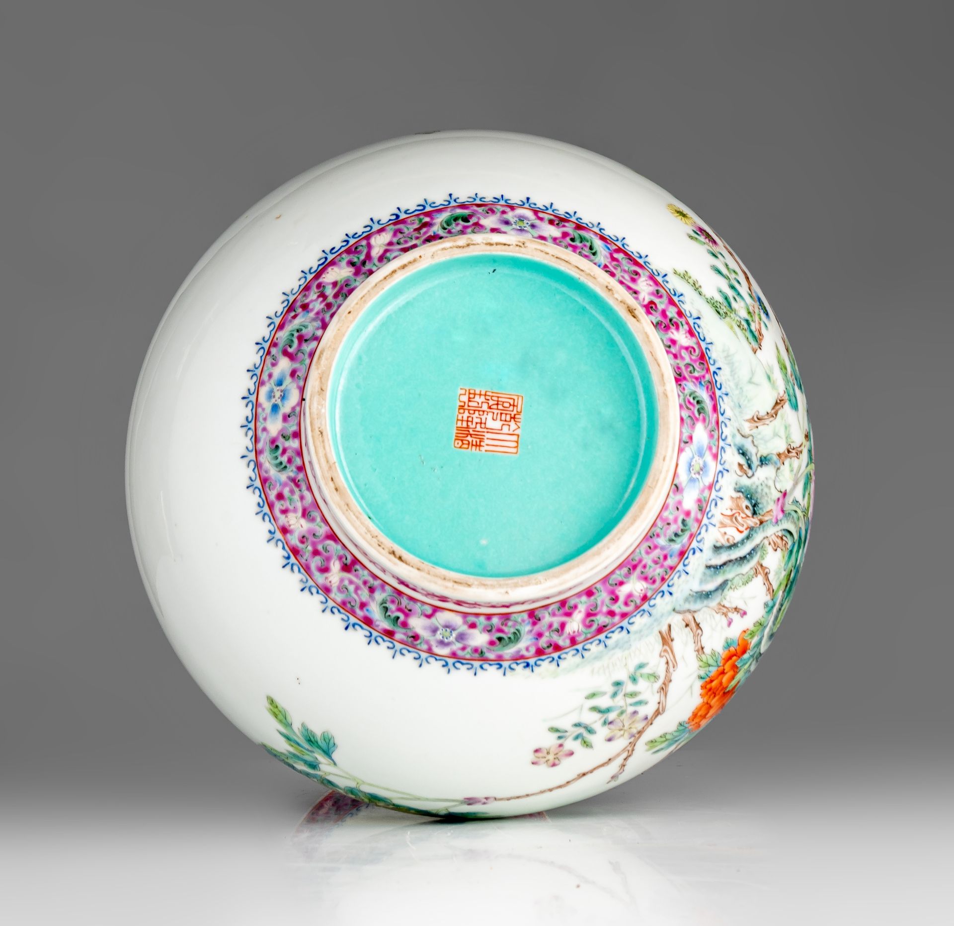 A fine Chinese famille rose 'Birds and Flowers' bottle vase, with a Qianlong mark, Republic period, - Bild 8 aus 9