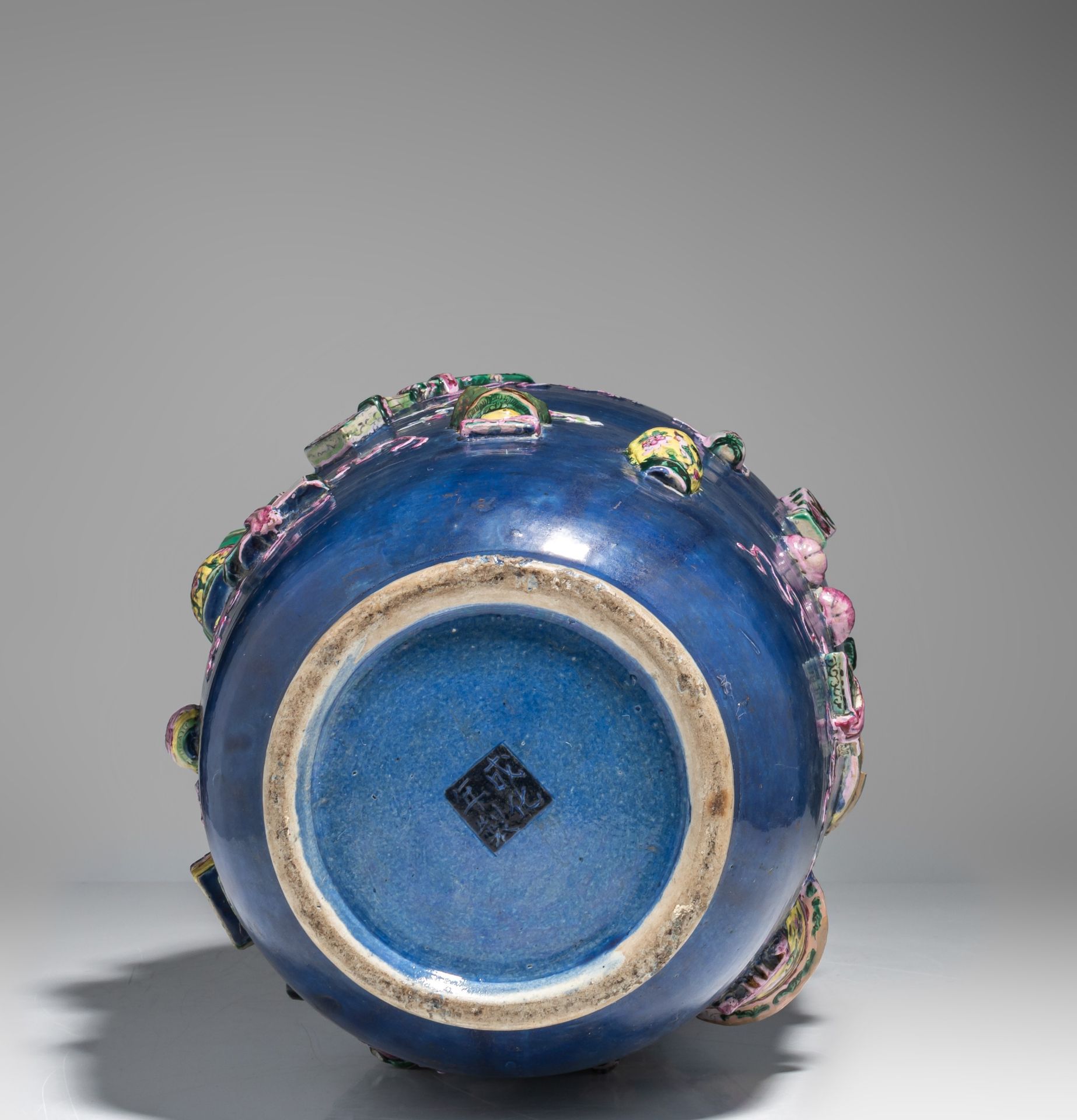 A Chinese blue ground 'One Hundred Treasures' vase, 19thC, H 60,8 cm - Image 8 of 10