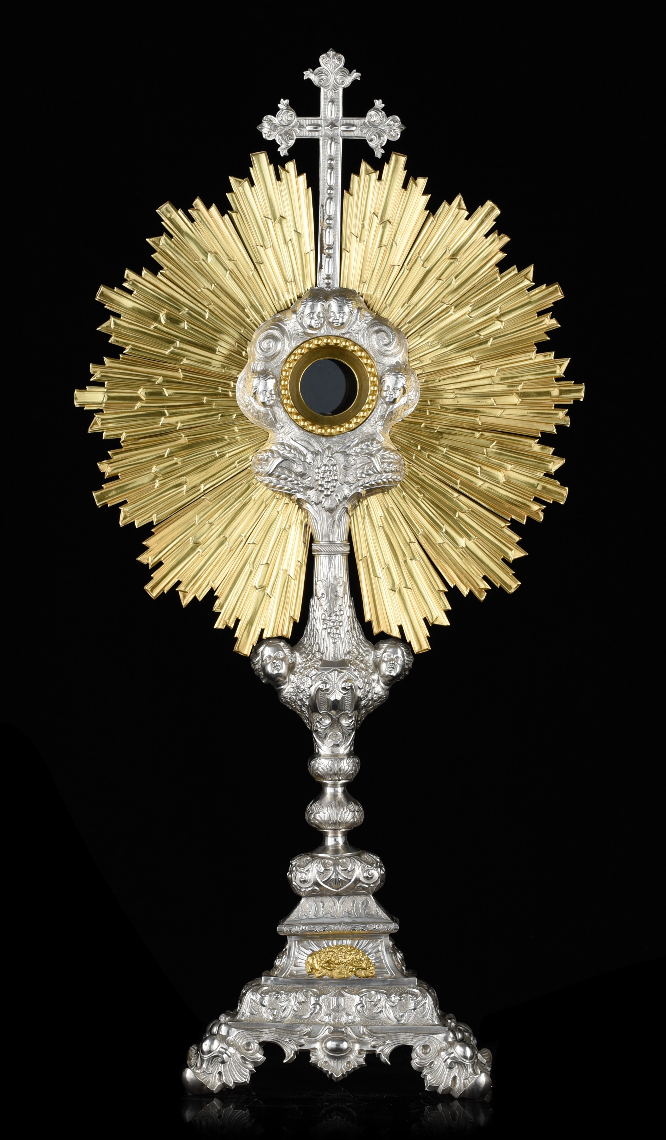 A French silver and gilt silver sunburst monstrance, 1838-1868, 950/000, H 71,5 cm - total weight: 1