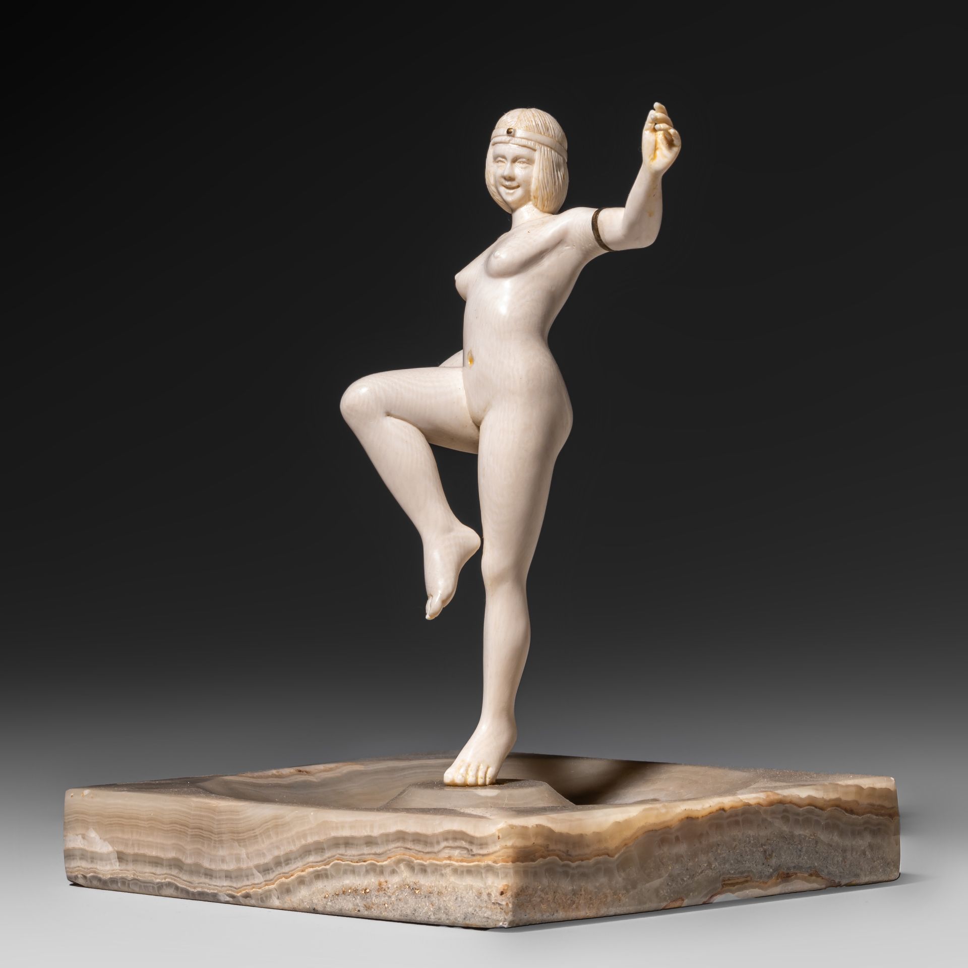 An Art Deco ivory statue of a dancer, H 19,5cm - ca. 1.425 g (incl. base) (+) - Image 2 of 8