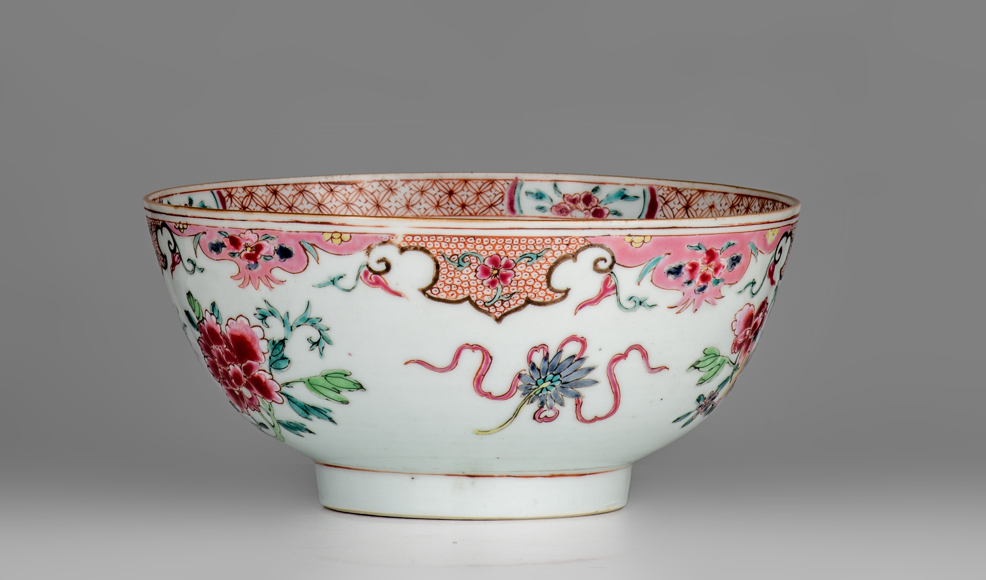 A collection of various Chinese porcelain ware, 18thC and later, largest ø 34,5 cm (5) - Image 43 of 45