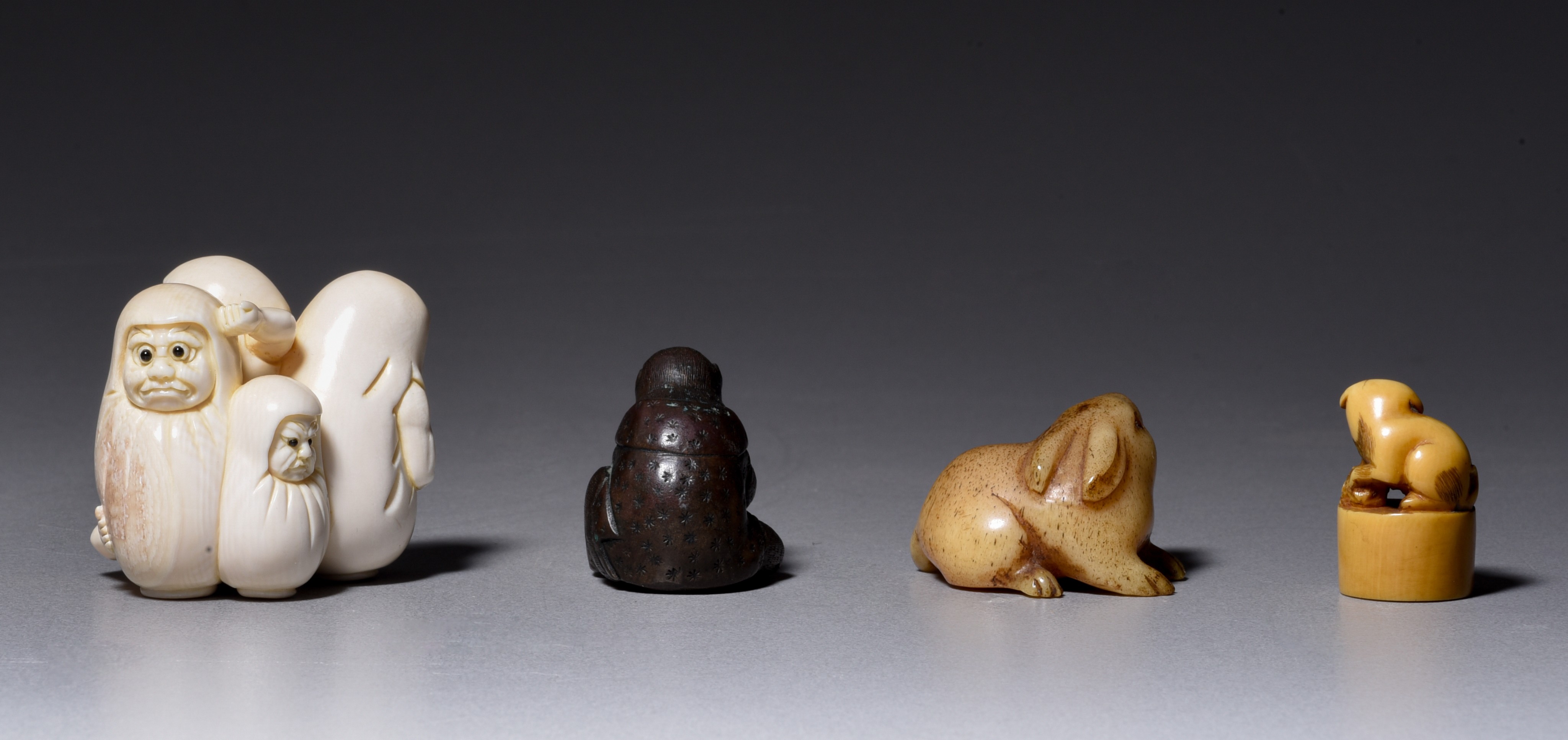 Three okimono and one netsuke, ivory 43g - 5g (+) - Image 2 of 5