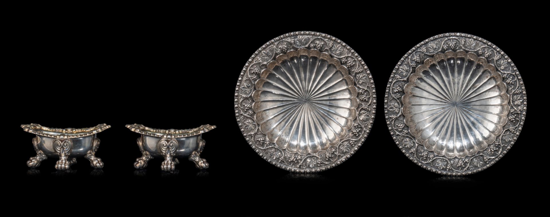 A various lot of silver, containing two plates and 6 salts, ø 16,5 - H 5,5 cm - total weight 1.181 g - Image 2 of 15