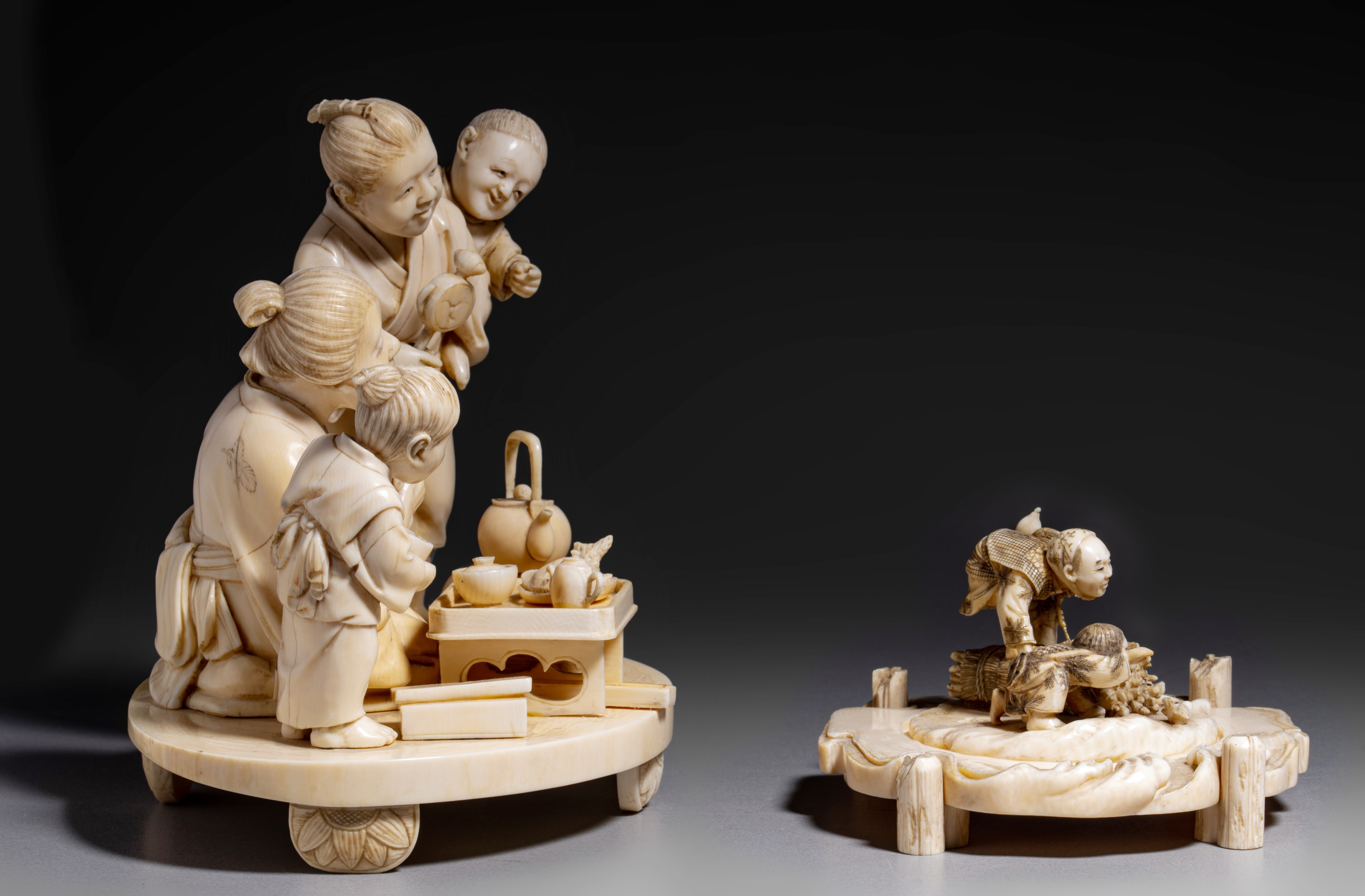 Two Japanese ivory animated scenes, H 12,4 cm - H 5,2 cm, 451g - 118g (+) - Image 4 of 7